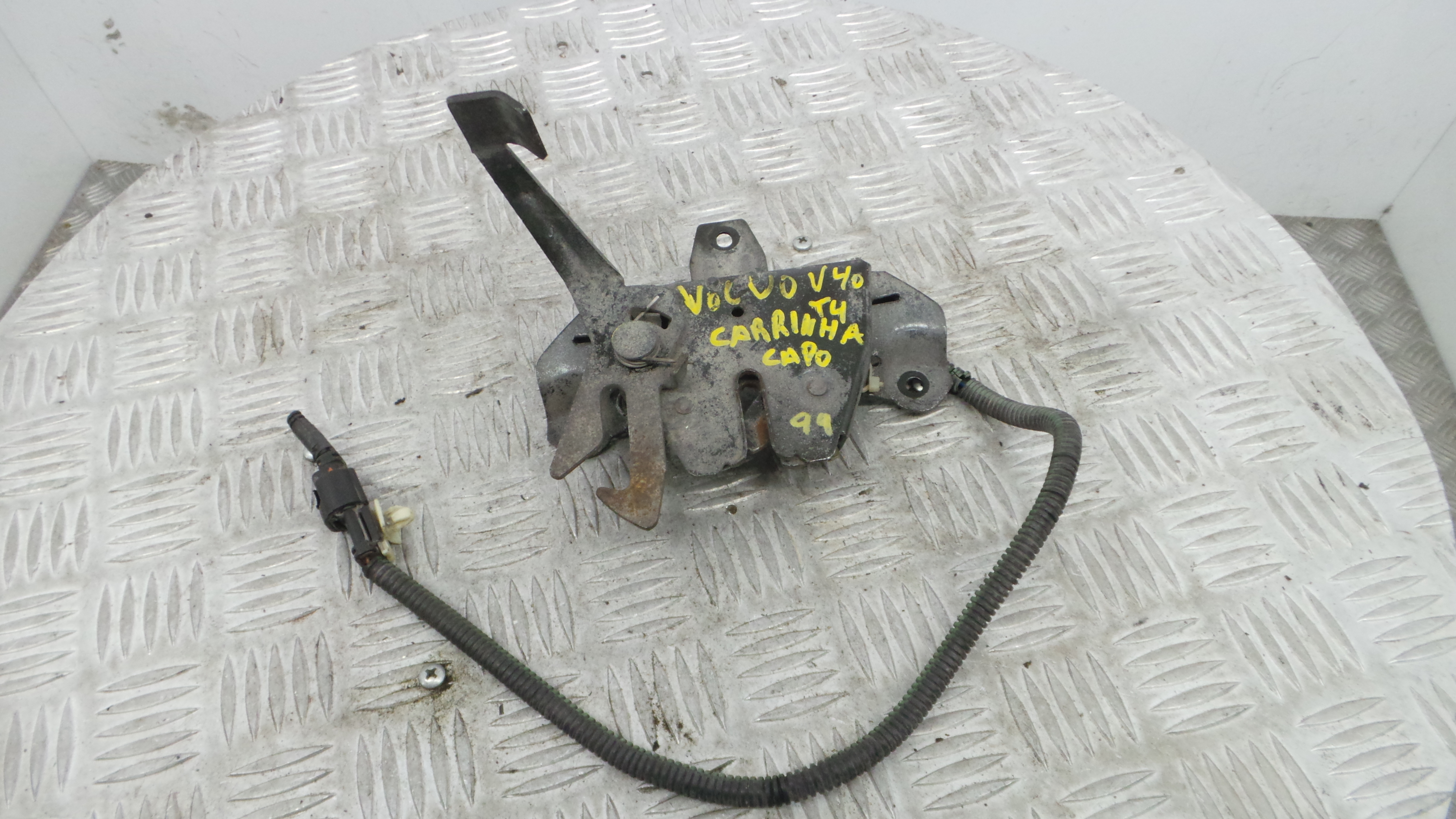 Fecho do Capot 30864604 - VOLVO V40 Combi (645)-37081326