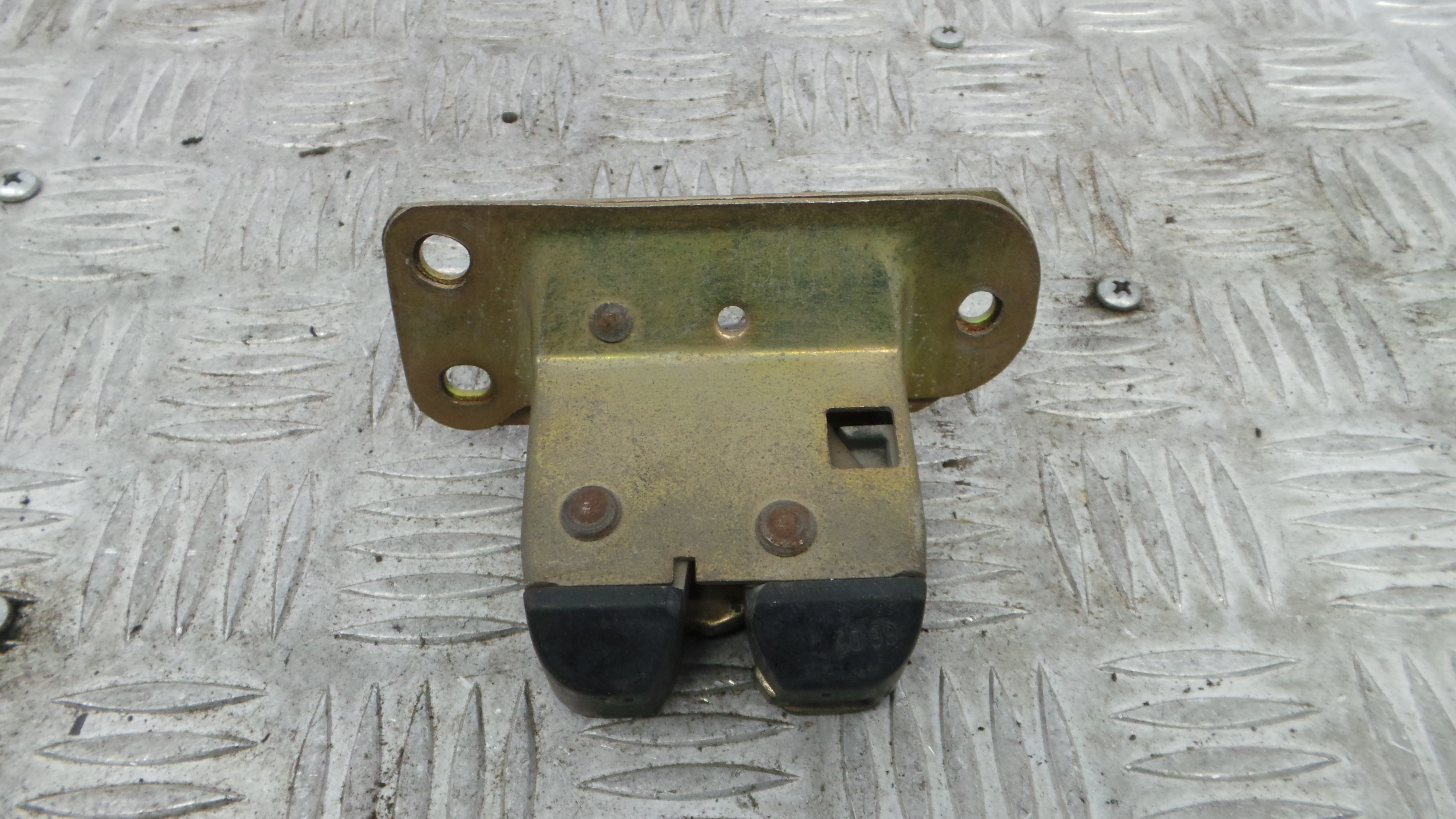Fecho Mala  30802821 - VOLVO V40 Combi (645)-37081328