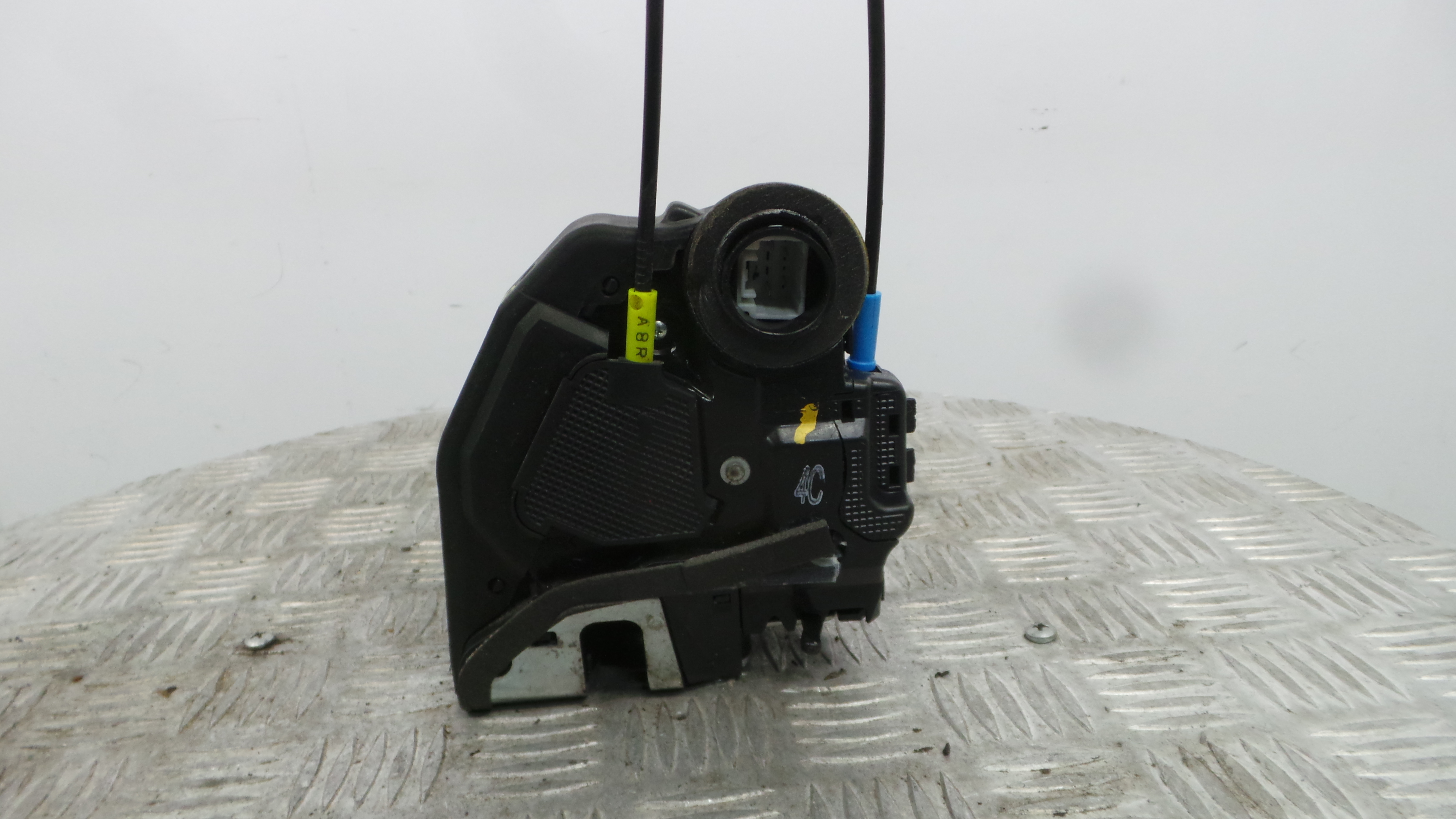Fecho da Porta Trás Esq 6906005051 - TOYOTA AURIS Combi (_E18_)-37081442