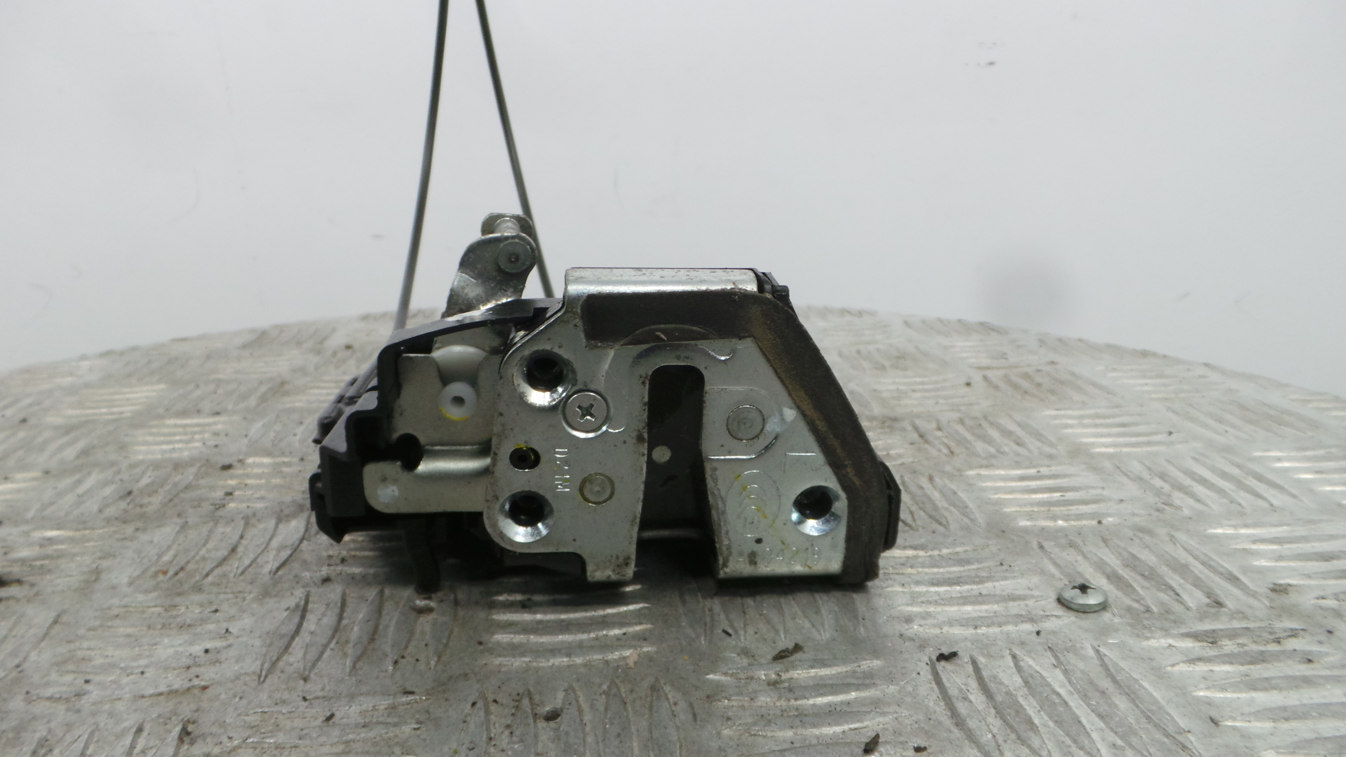 Fecho da Porta Trás Esq 6906005051 - TOYOTA AURIS Combi (_E18_)-37081442
