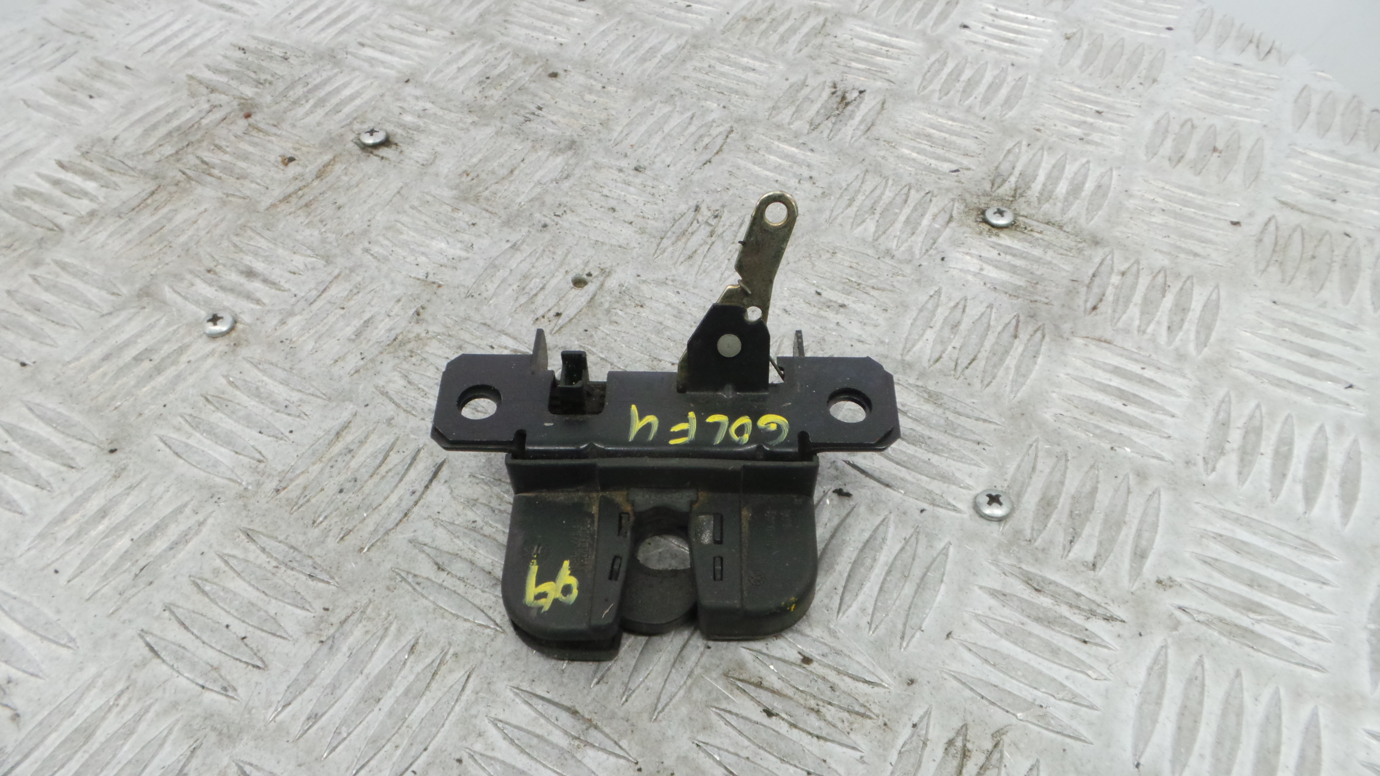 Fecho Mala  1J6827505B - VW GOLF IV (1J1), GOLF Mk IV (1J1)-37081490