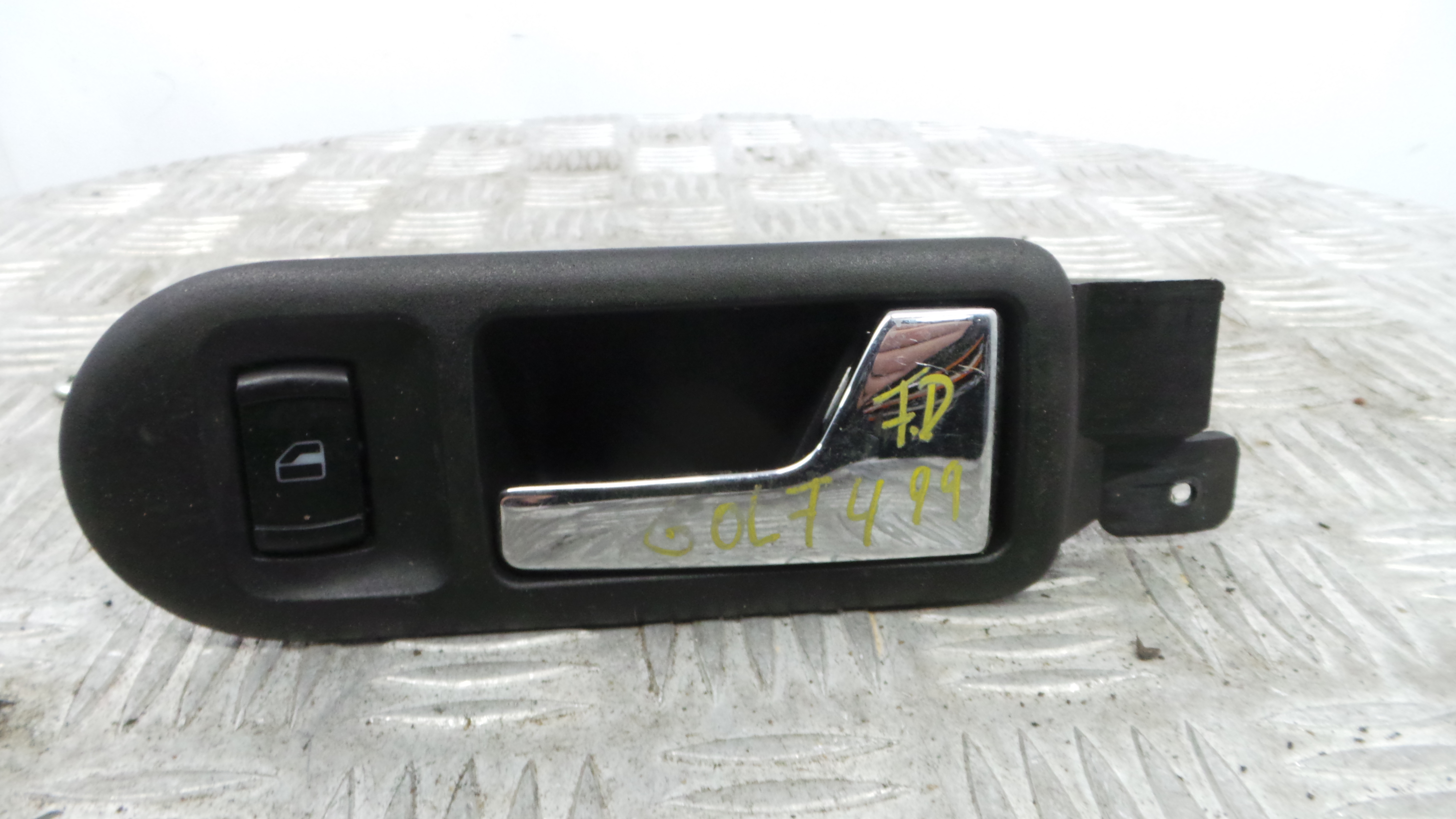 Puxador Interior Frente Direita 3B1837114 - VW GOLF IV (1J1), GOLF Mk IV (1J1)-37081562