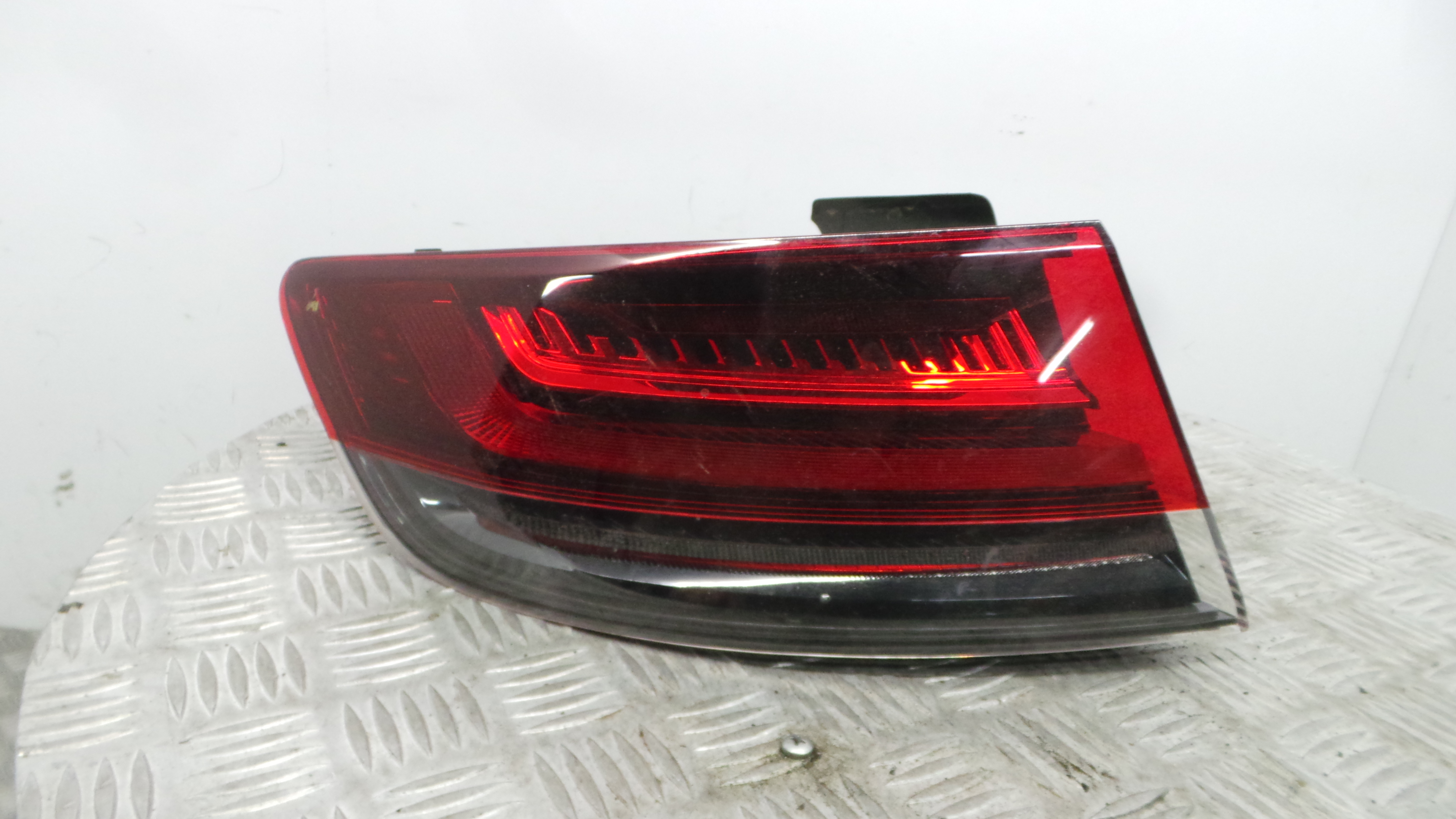 Farolim Stop Esq 265558061R - RENAULT MEGANE IV Hatchback (B9A/M/N_)-37089418 Farolim Stop Esq 265558061R - RENAULT MEGANE IV Hatchback (B9A/M/N_)-37089418