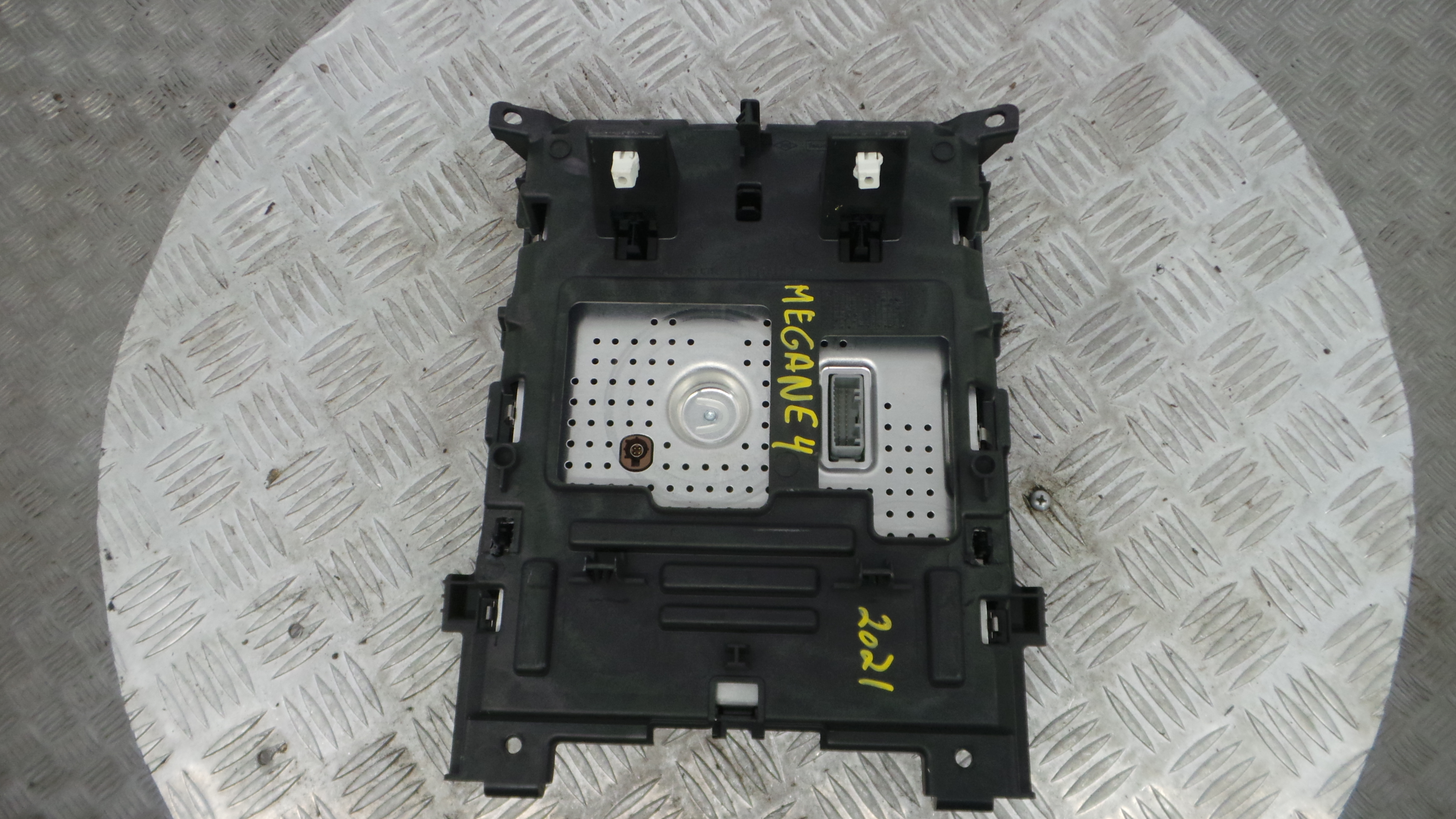 Display do Ar Condicionado / Rádio / GPS / DVD 681833236R - RENAULT MEGANE IV Hatchback (B9A/M/N_)-37089514