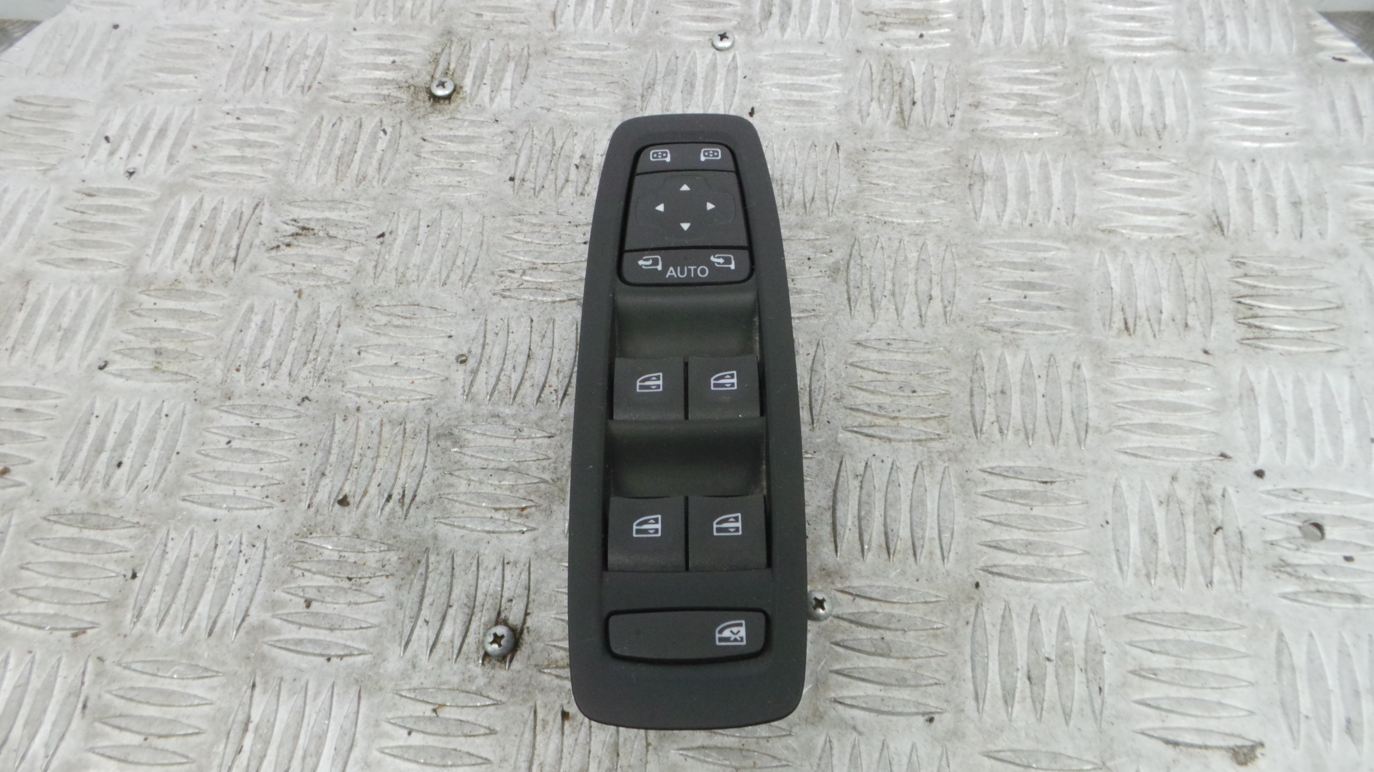Interruptor / Comando Elevador Vidro Frente Esq  254011586R - RENAULT MEGANE IV Hatchback (B9A/M/N_)-37089576 Interruptor / Comando Elevador Vidro Frente Esq  254011586R - RENAULT MEGANE IV Hatchback (B9A/M/N_)-37089576