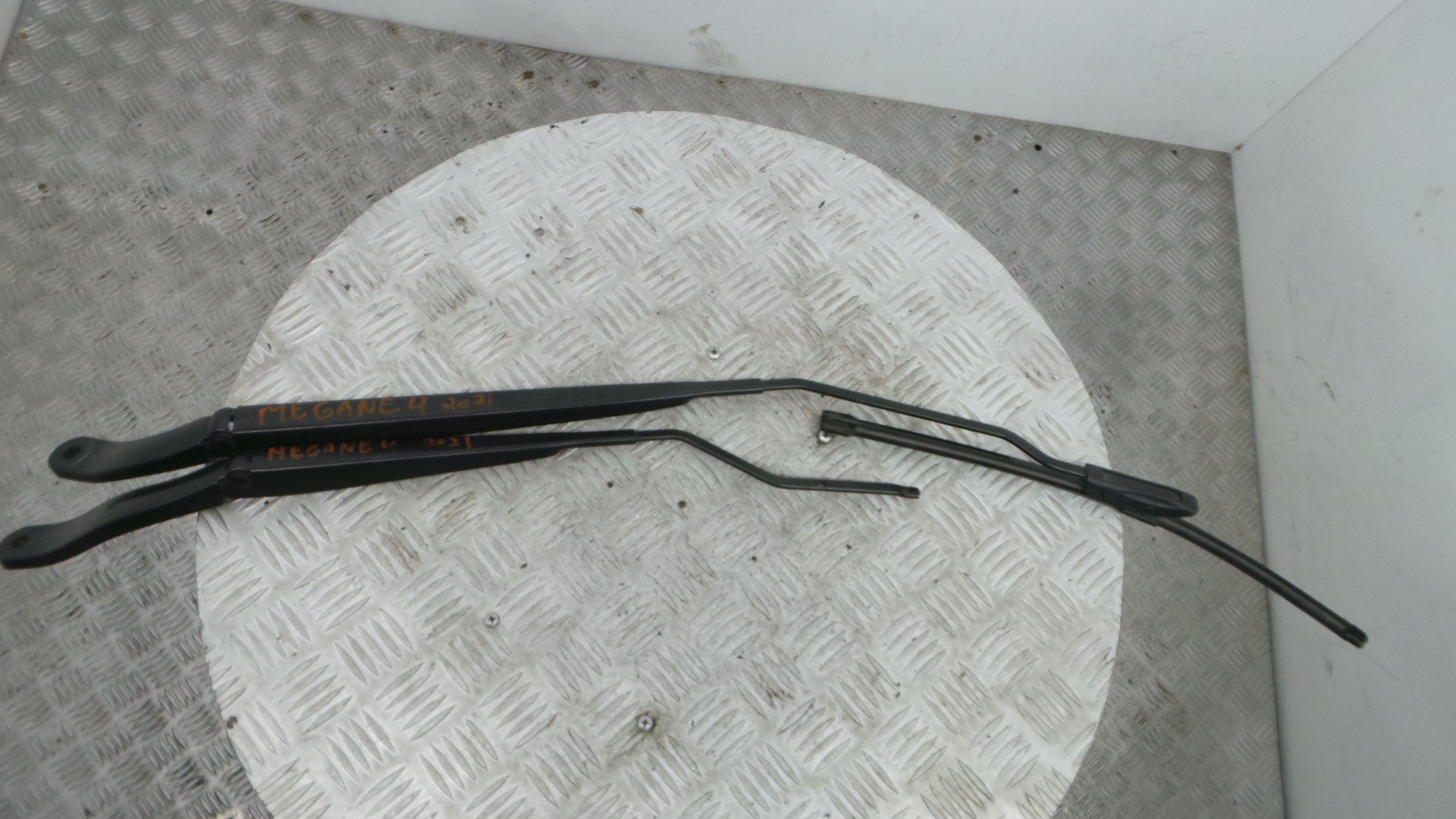 Braço Do Limpa-vidros 288861068R - RENAULT MEGANE IV Hatchback (B9A/M/N_)-37089610