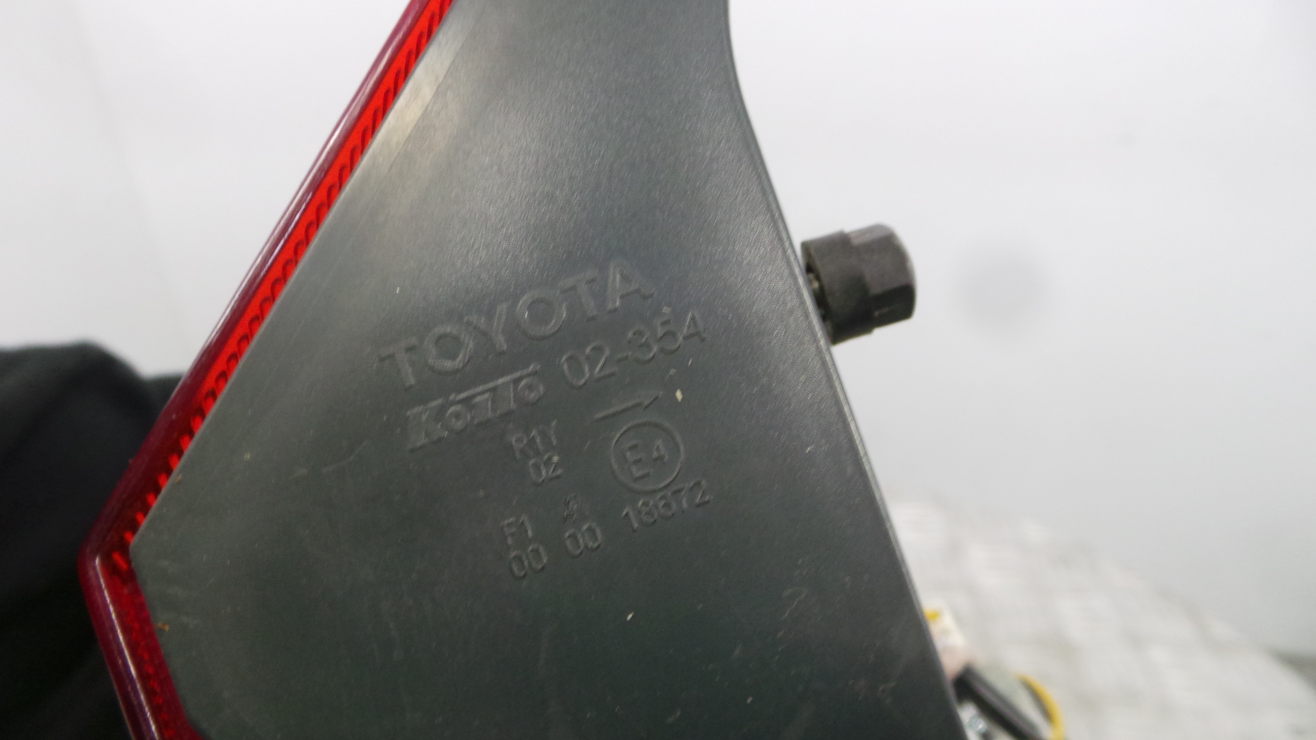 Farolim Mala Trás Dto KOITO 02-354 - TOYOTA AURIS Combi (_E18_)-37089626