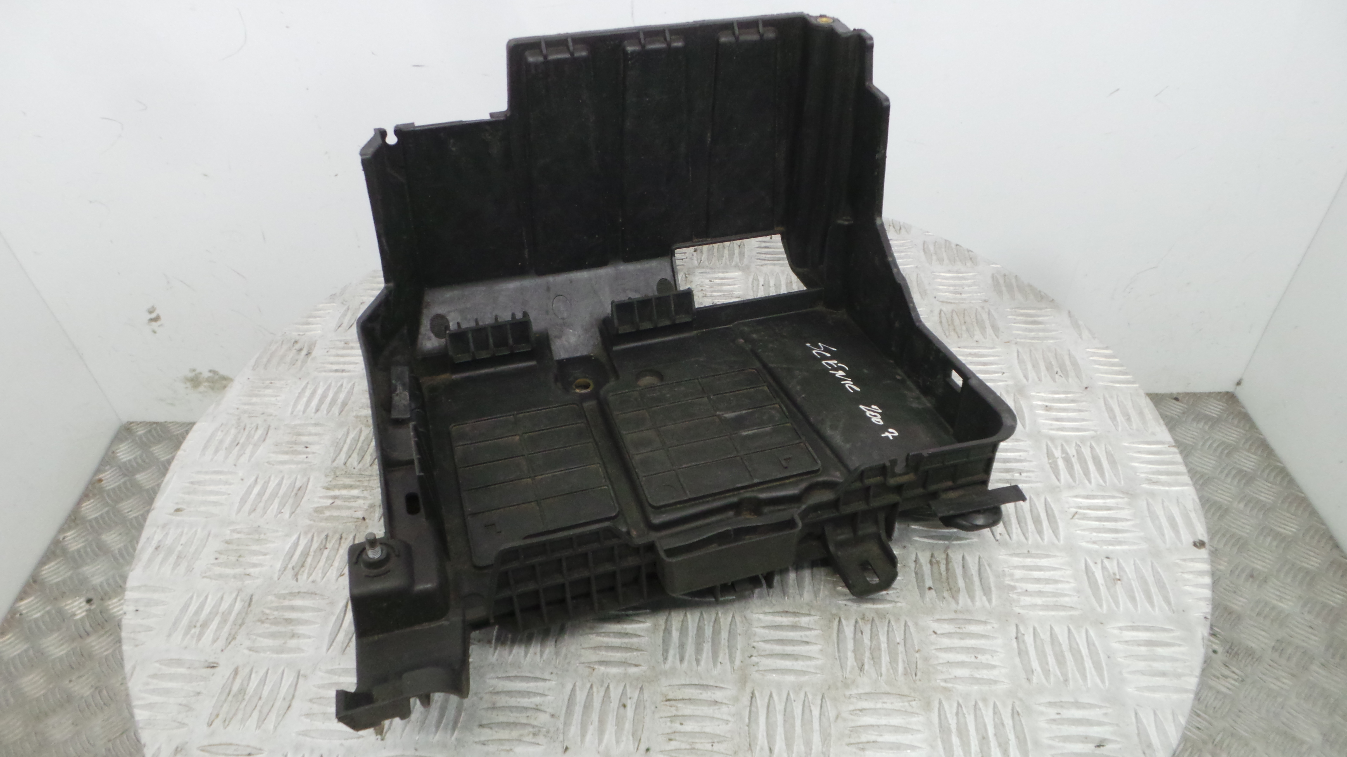 Base da Bateria 8200467409F - RENAULT SCÉNIC II (JM0/1_)-37095908 Base da Bateria 8200467409F - RENAULT SCÉNIC II (JM0/1_)-37095908