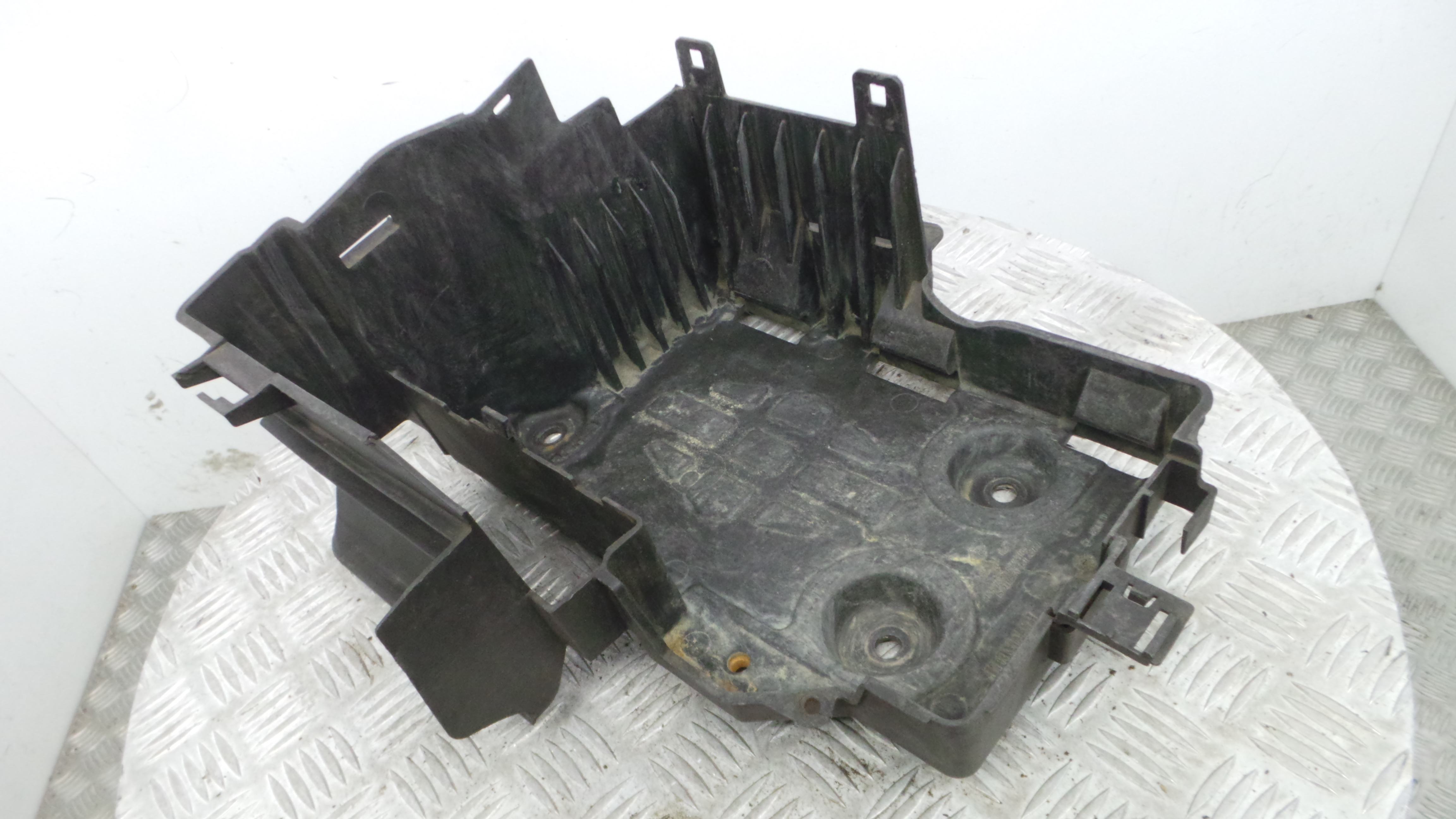 Base da Bateria 8200003058G - RENAULT LAGUNA II (BG0/1_)-37095920 Base da Bateria 8200003058G - RENAULT LAGUNA II (BG0/1_)-37095920