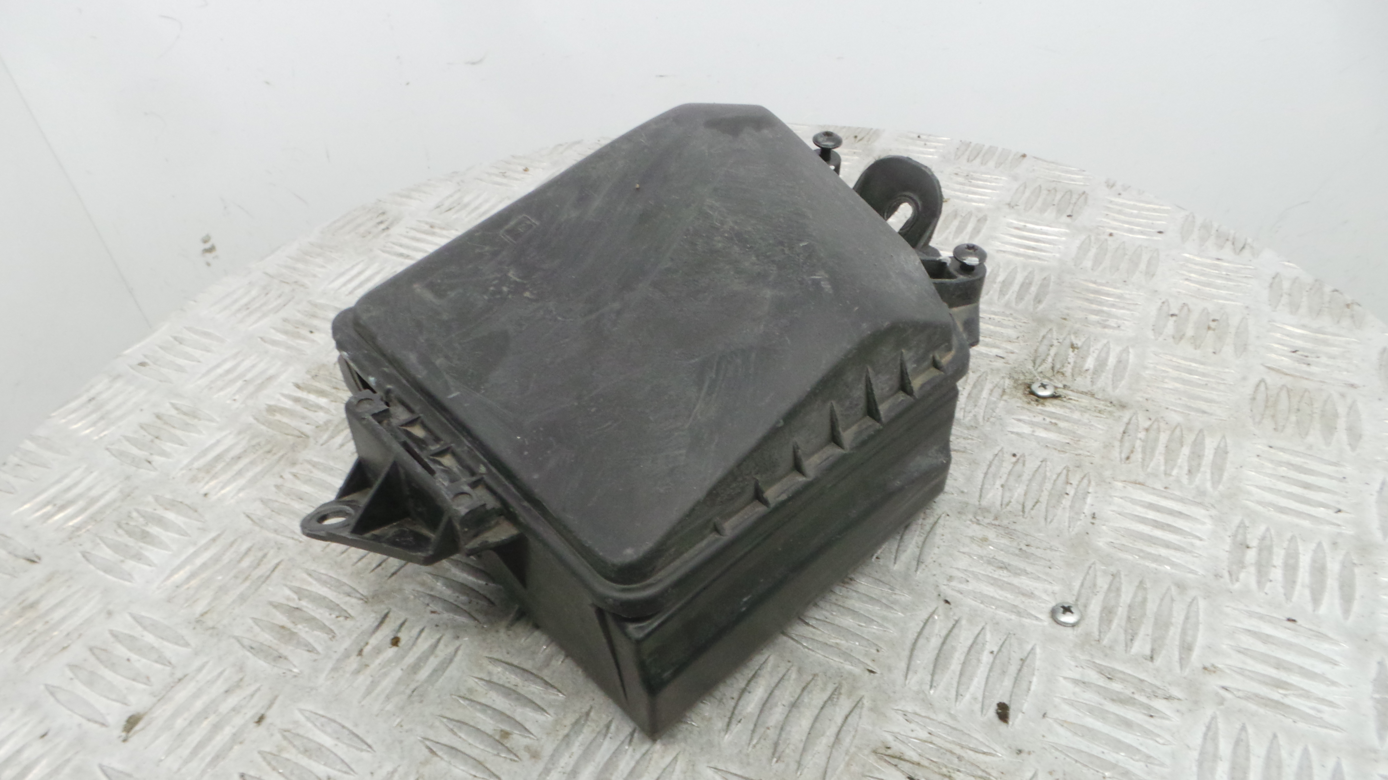 Caixa de Fusiveis 8200587123 - RENAULT CLIO III (BR0/1, CR0/1)-37100051 Caixa de Fusiveis 8200587123 - RENAULT CLIO III (BR0/1, CR0/1)-37100051