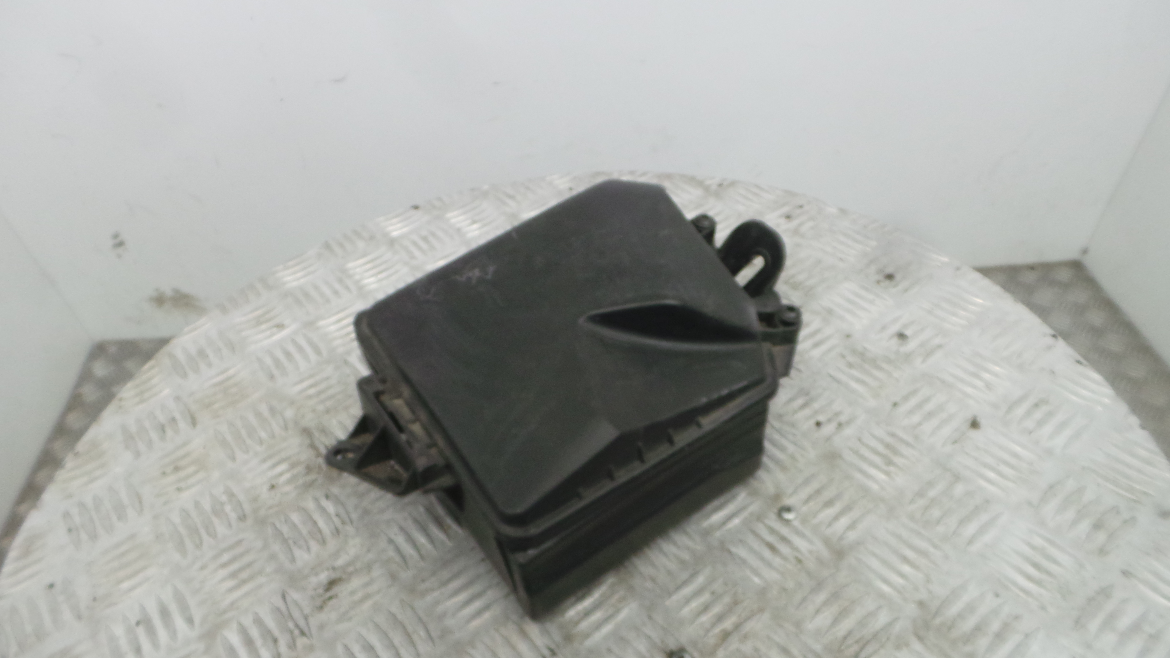 Caixa de Fusiveis 8200587123A - RENAULT CLIO III (BR0/1, CR0/1)-37100055 Caixa de Fusiveis 8200587123A - RENAULT CLIO III (BR0/1, CR0/1)-37100055
