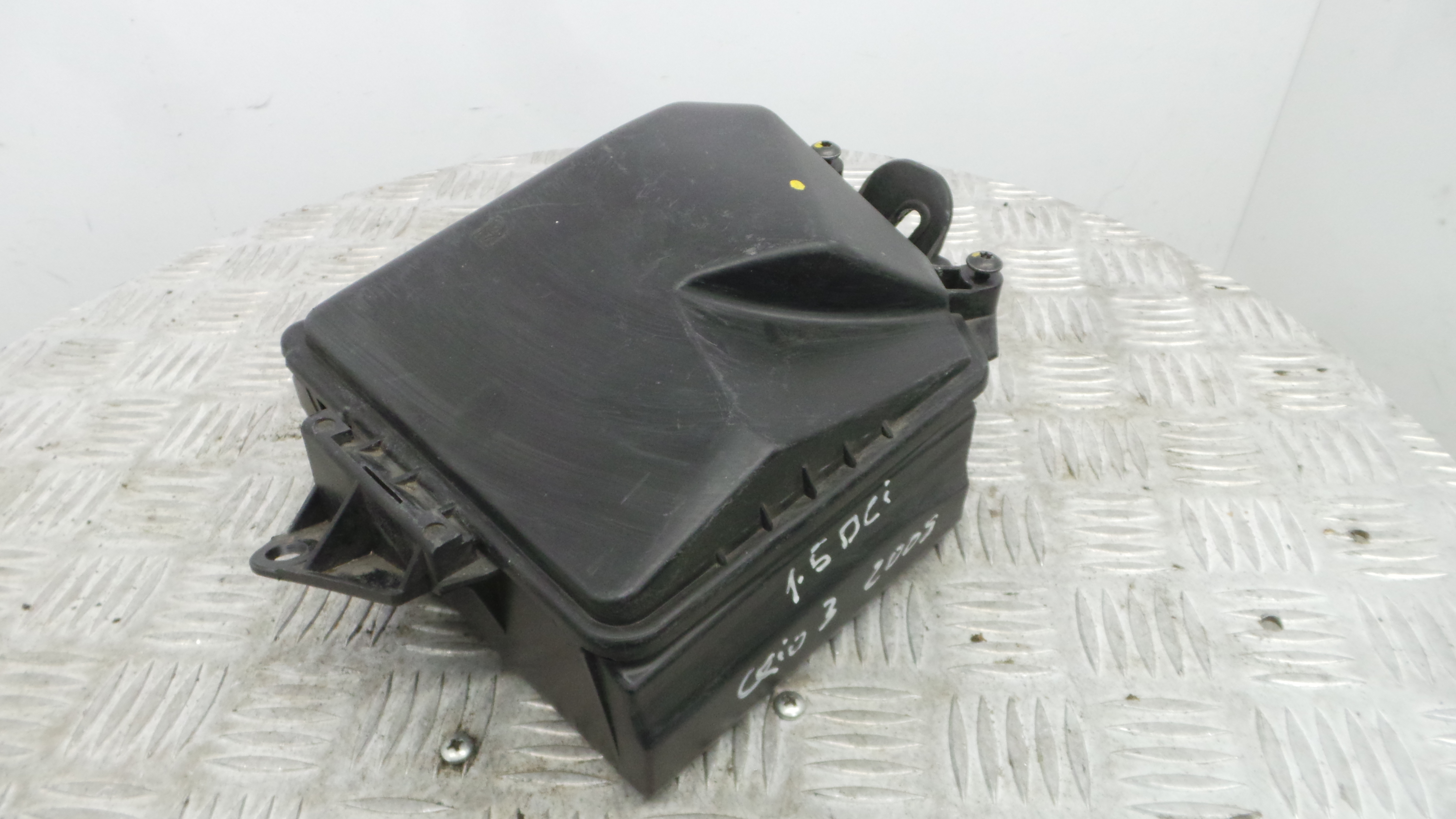Caixa de Fusiveis 8200587123A - RENAULT CLIO III (BR0/1, CR0/1)-37100063 Caixa de Fusiveis 8200587123A - RENAULT CLIO III (BR0/1, CR0/1)-37100063
