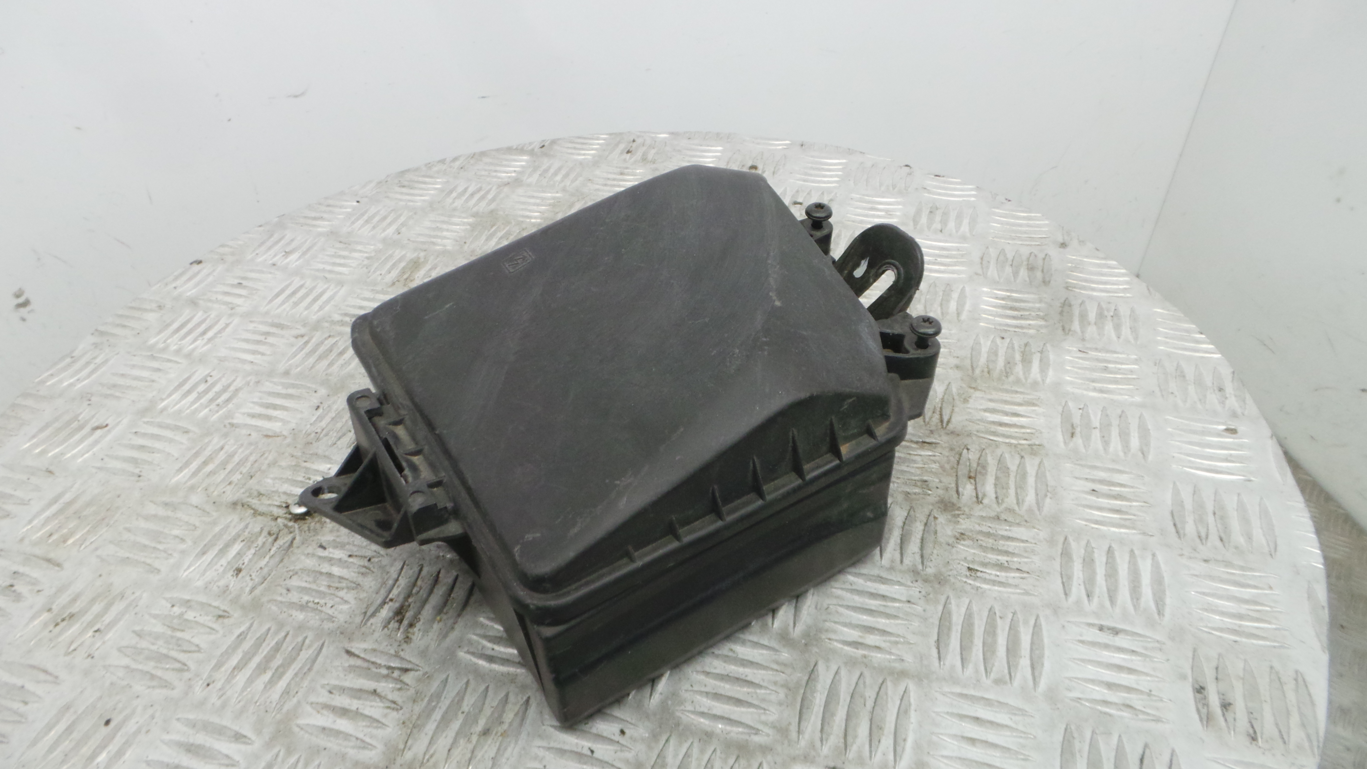 Caixa de Fusiveis 8200587123B - RENAULT CLIO III (BR0/1, CR0/1)-37100075 Caixa de Fusiveis 8200587123B - RENAULT CLIO III (BR0/1, CR0/1)-37100075