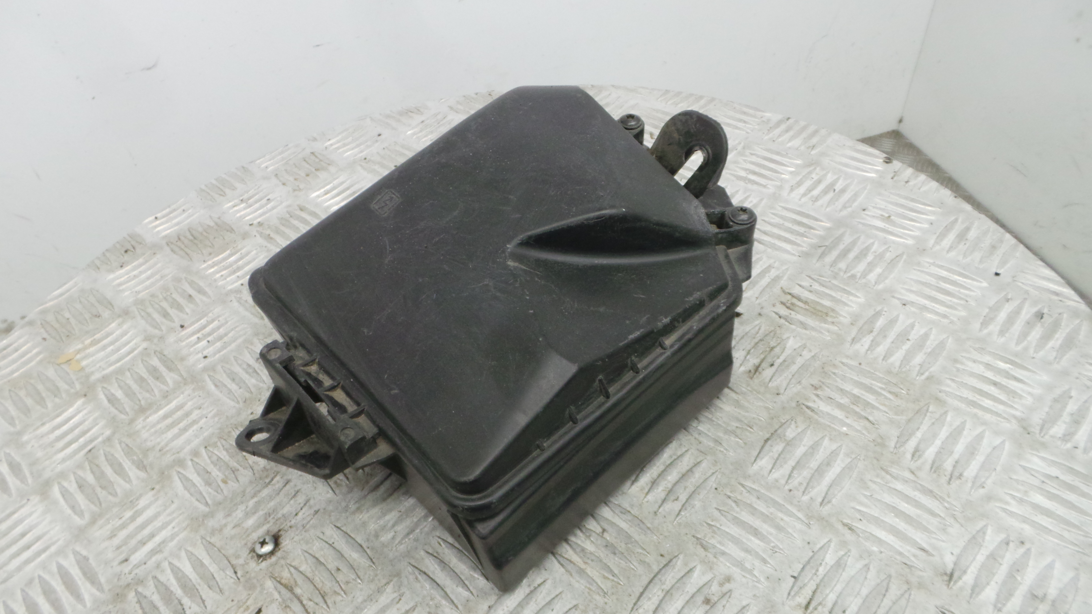 Caixa de Fusiveis 8200587123A - RENAULT CLIO III (BR0/1, CR0/1)-37100079 Caixa de Fusiveis 8200587123A - RENAULT CLIO III (BR0/1, CR0/1)-37100079