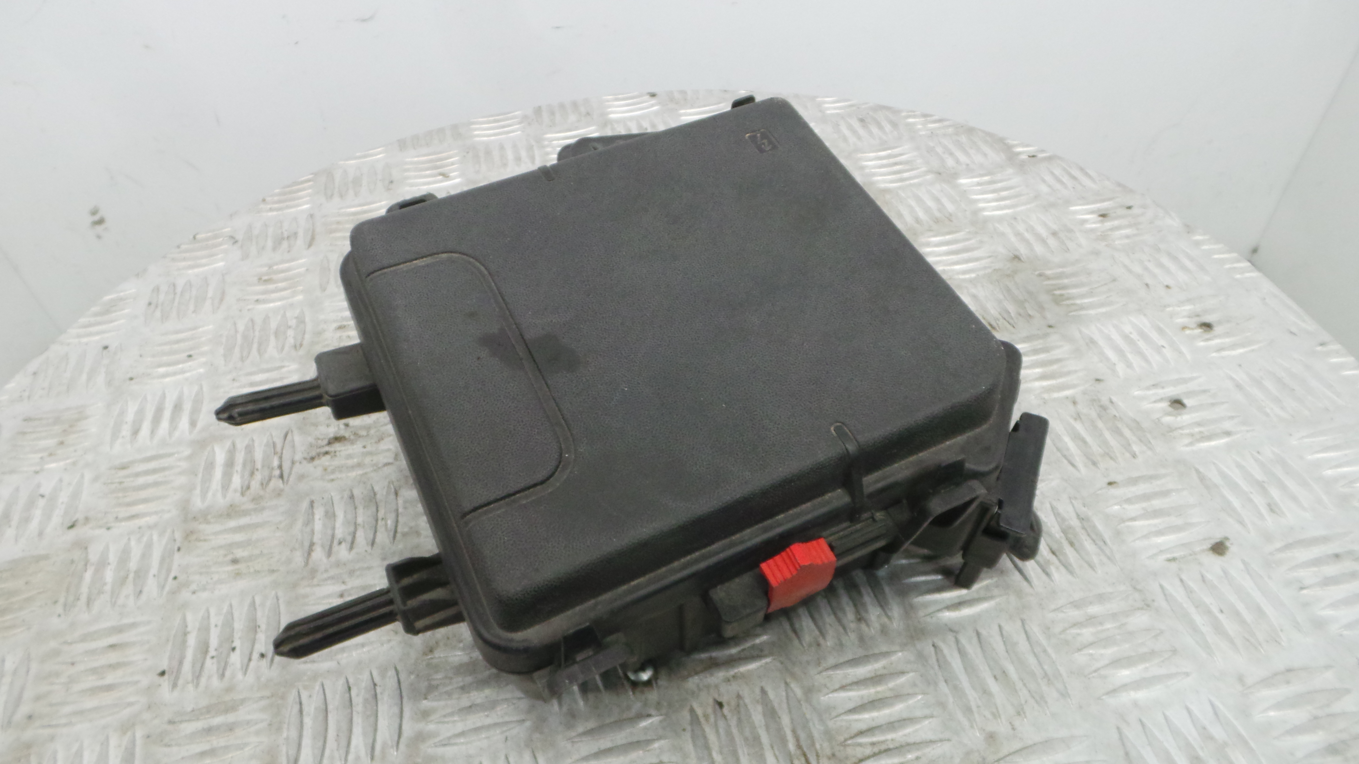 Caixa de Fusiveis 284B10002R - RENAULT MEGANE III Hatchback (BZ0/1_, B3_)-37100803 Caixa de Fusiveis 284B10002R - RENAULT MEGANE III Hatchback (BZ0/1_, B3_)-37100803