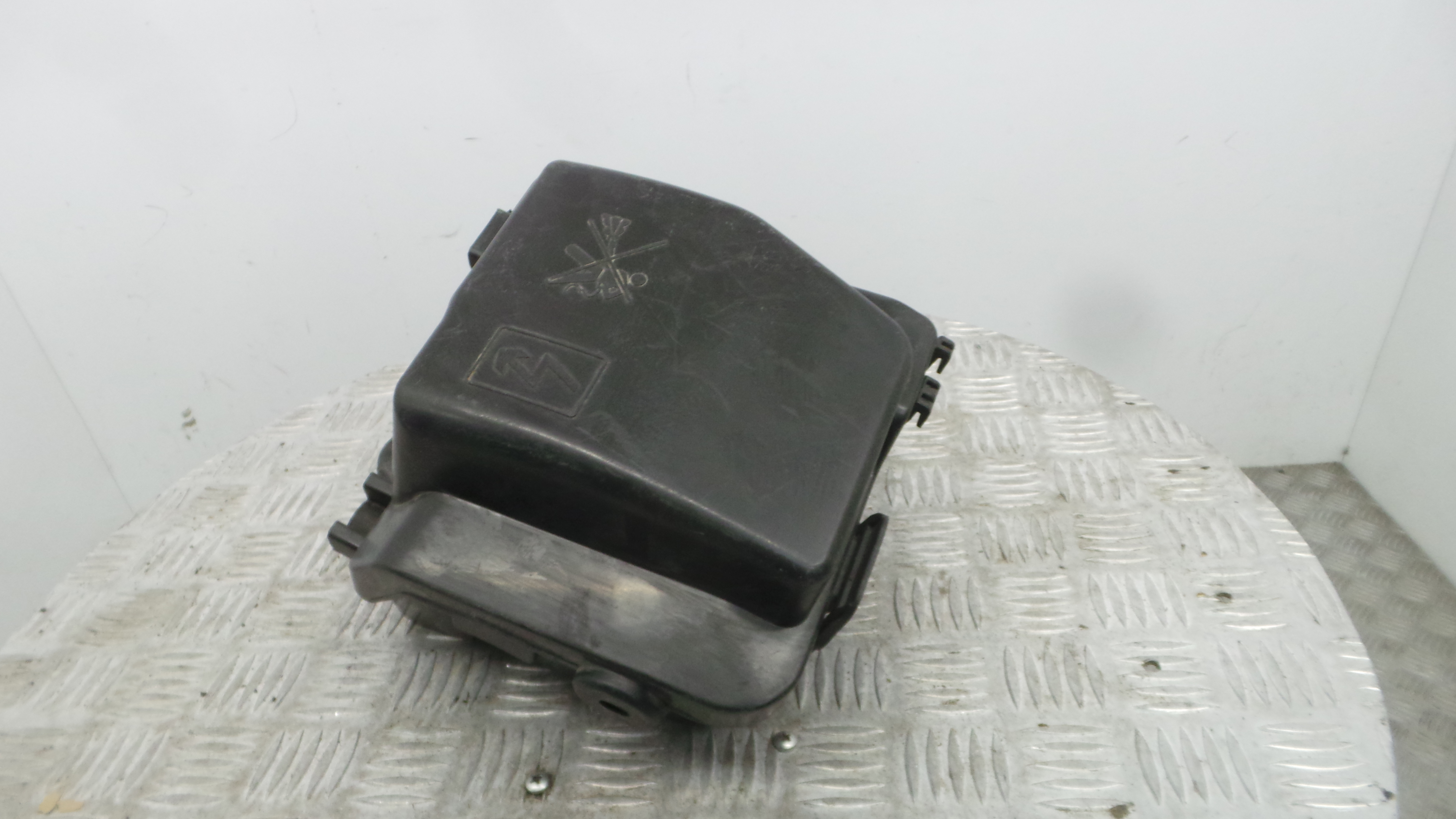 Caixa de Fusiveis 243501812R - RENAULT CLIO IV (BH_)-37100929 Caixa de Fusiveis 243501812R - RENAULT CLIO IV (BH_)-37100929
