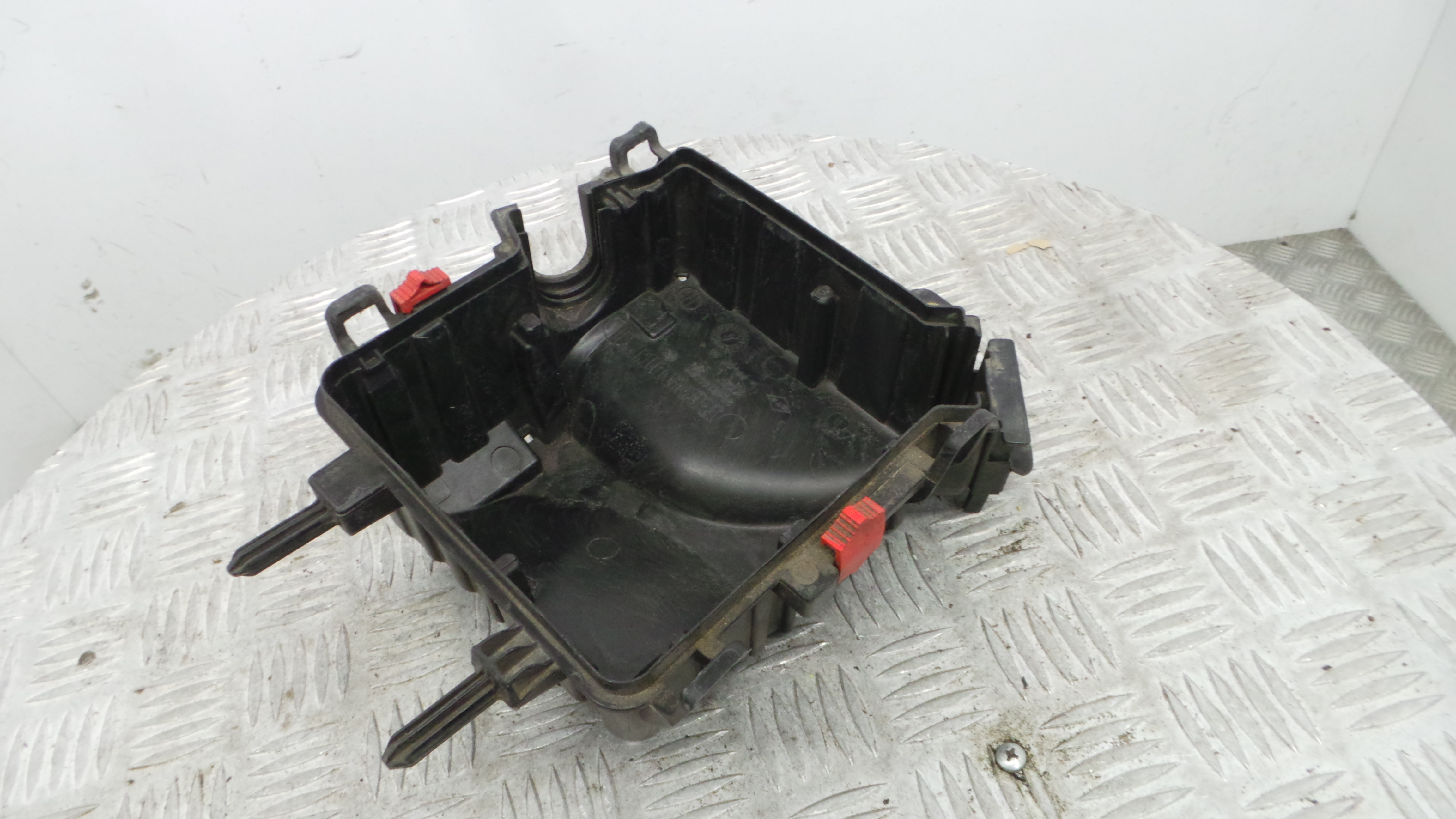 Caixa de Fusiveis 284B10002R - RENAULT MEGANE III Hatchback (BZ0/1_, B3_)-37100936 Caixa de Fusiveis 284B10002R - RENAULT MEGANE III Hatchback (BZ0/1_, B3_)-37100936