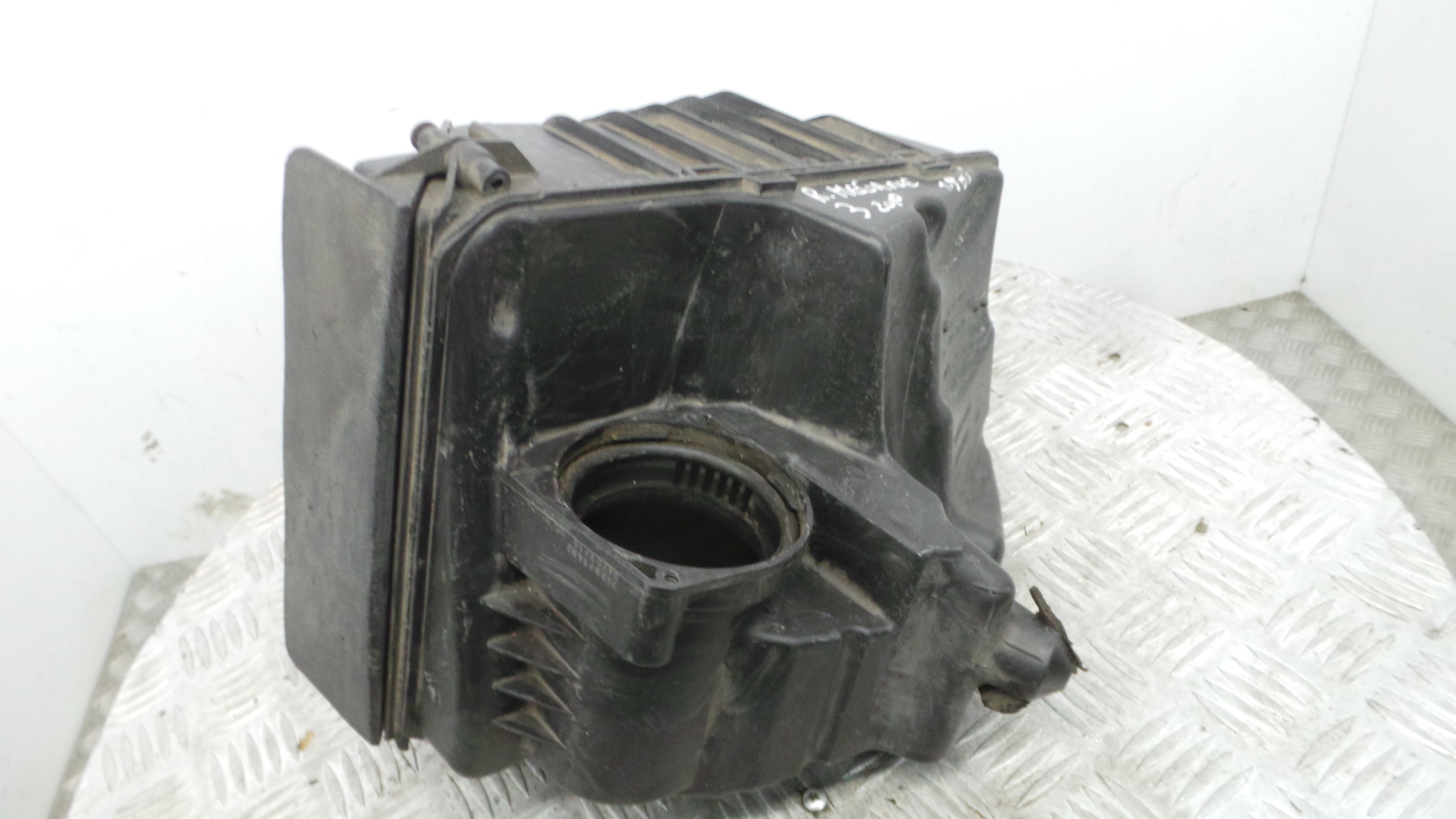 Caixa Filtro de Ar  8200947663B - RENAULT MEGANE III Hatchback (BZ0/1_, B3_)-37101094