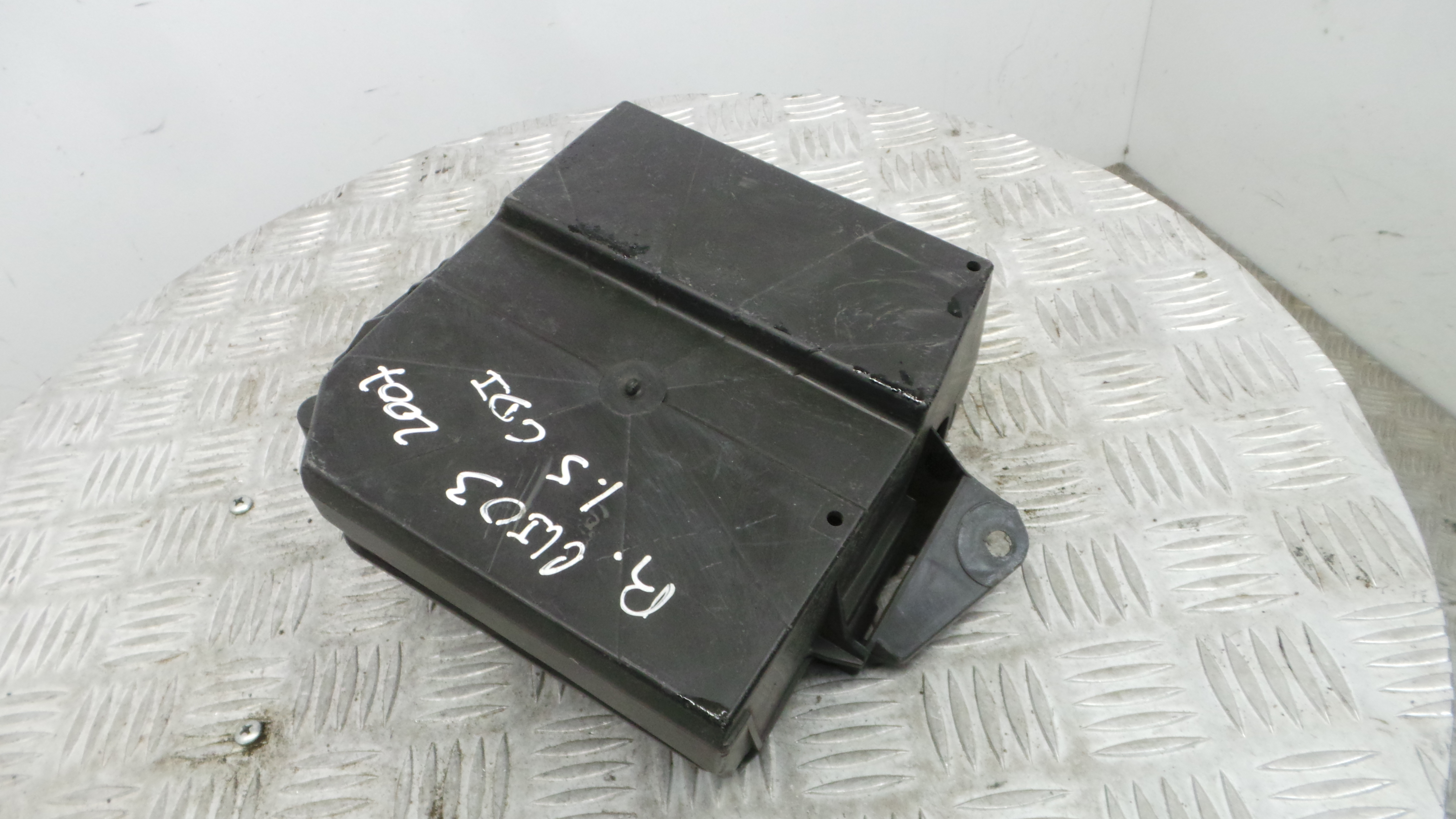 Caixa de Fusiveis 8200587123B - RENAULT CLIO III (BR0/1, CR0/1)-37101131