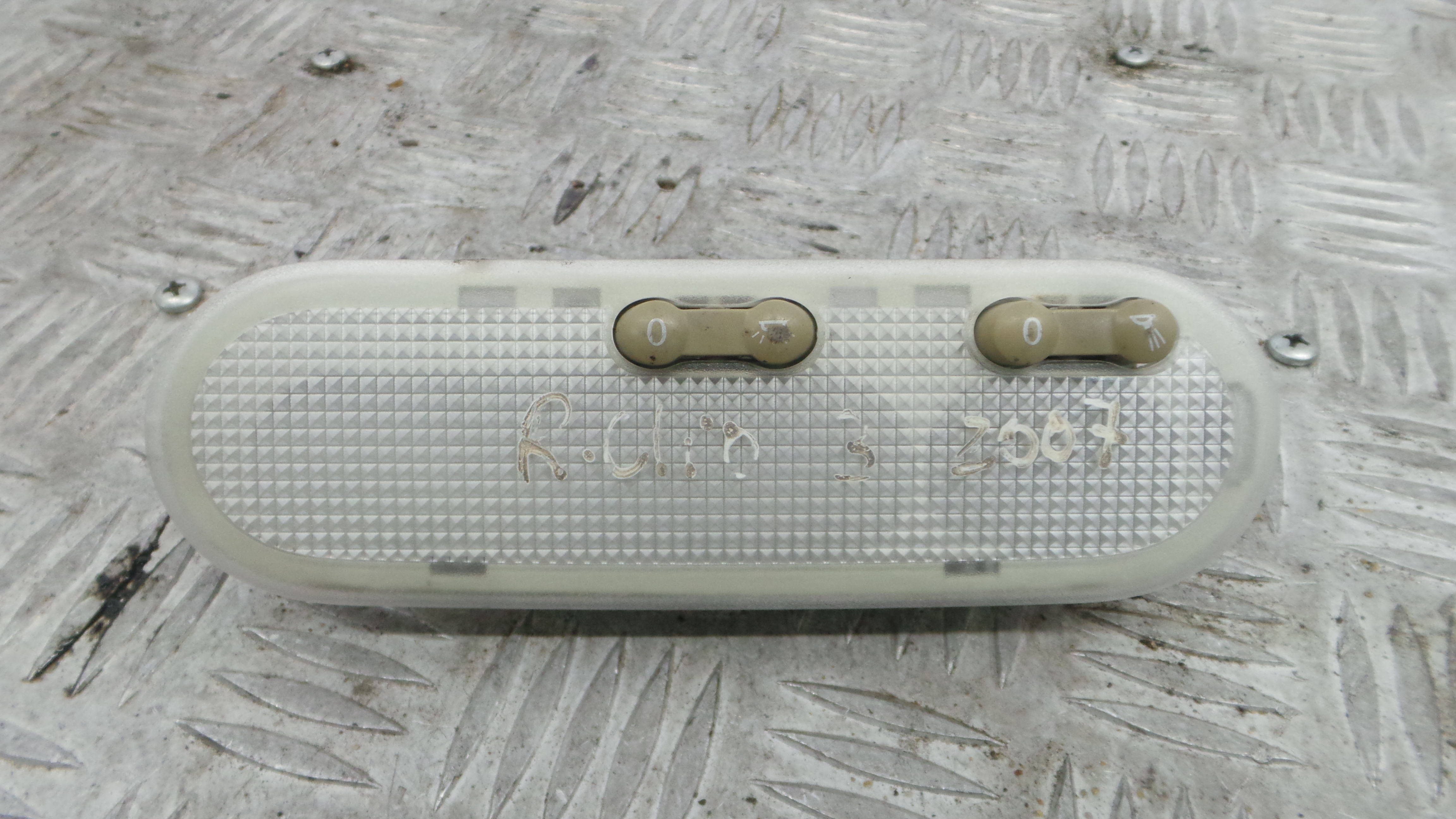 Plafonier Teto 8200073231 - RENAULT CLIO III (BR0/1, CR0/1)-37101643 Plafonier Teto 8200073231 - RENAULT CLIO III (BR0/1, CR0/1)-37101643