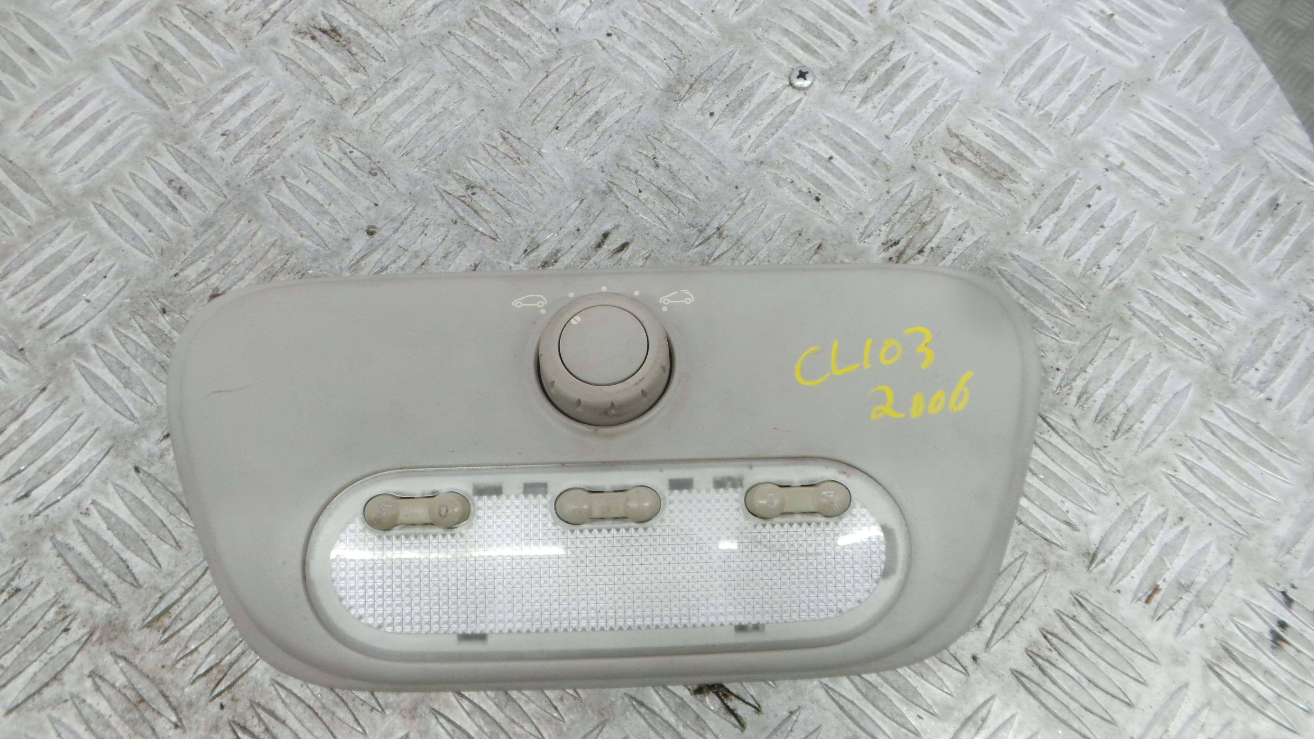 Plafonier Teto 8200365630C - RENAULT CLIO III (BR0/1, CR0/1)-37101712 Plafonier Teto 8200365630C - RENAULT CLIO III (BR0/1, CR0/1)-37101712