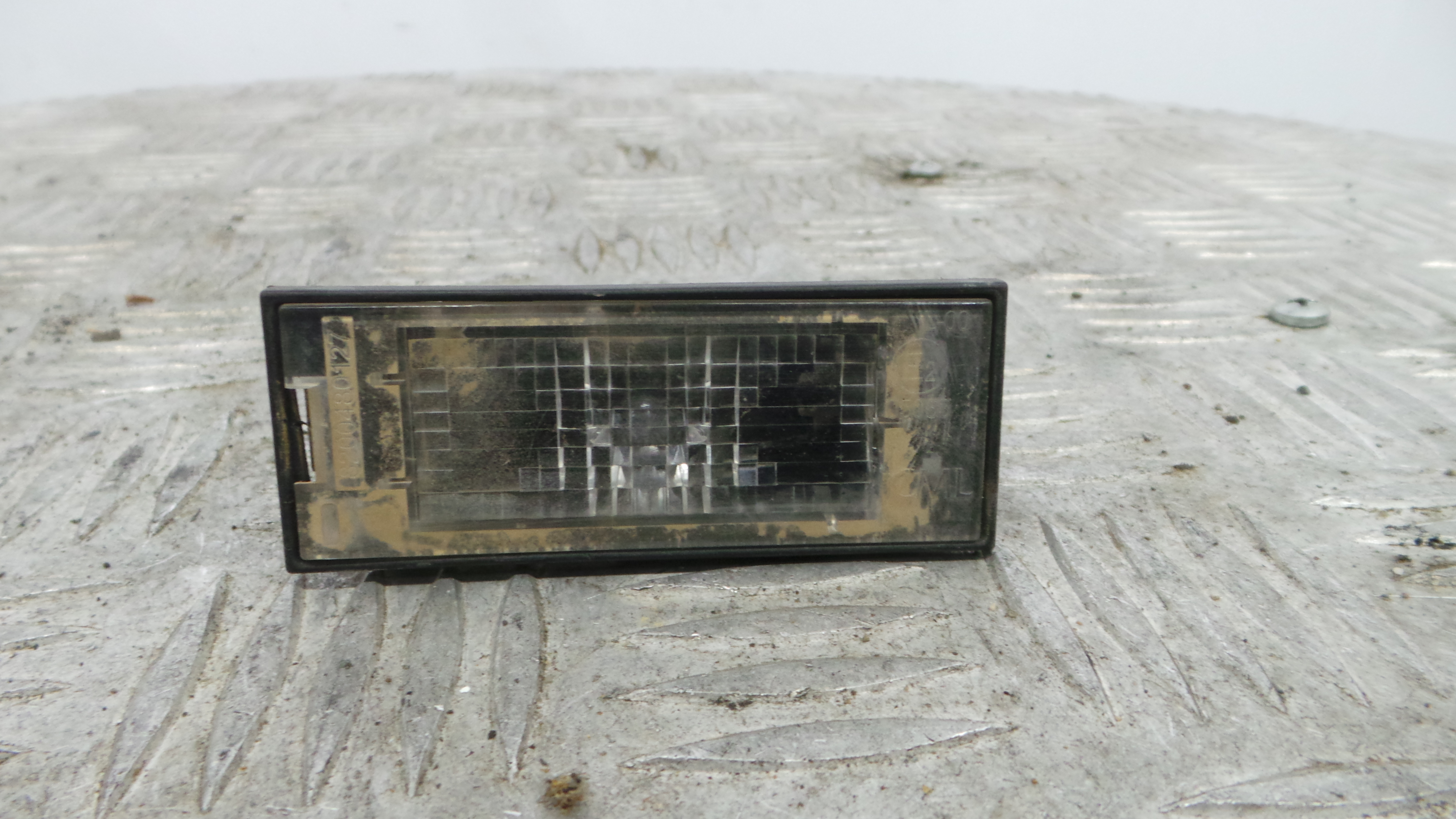 Luz de Matricula 8200480127 - RENAULT CLIO III (BR0/1, CR0/1)-37102376