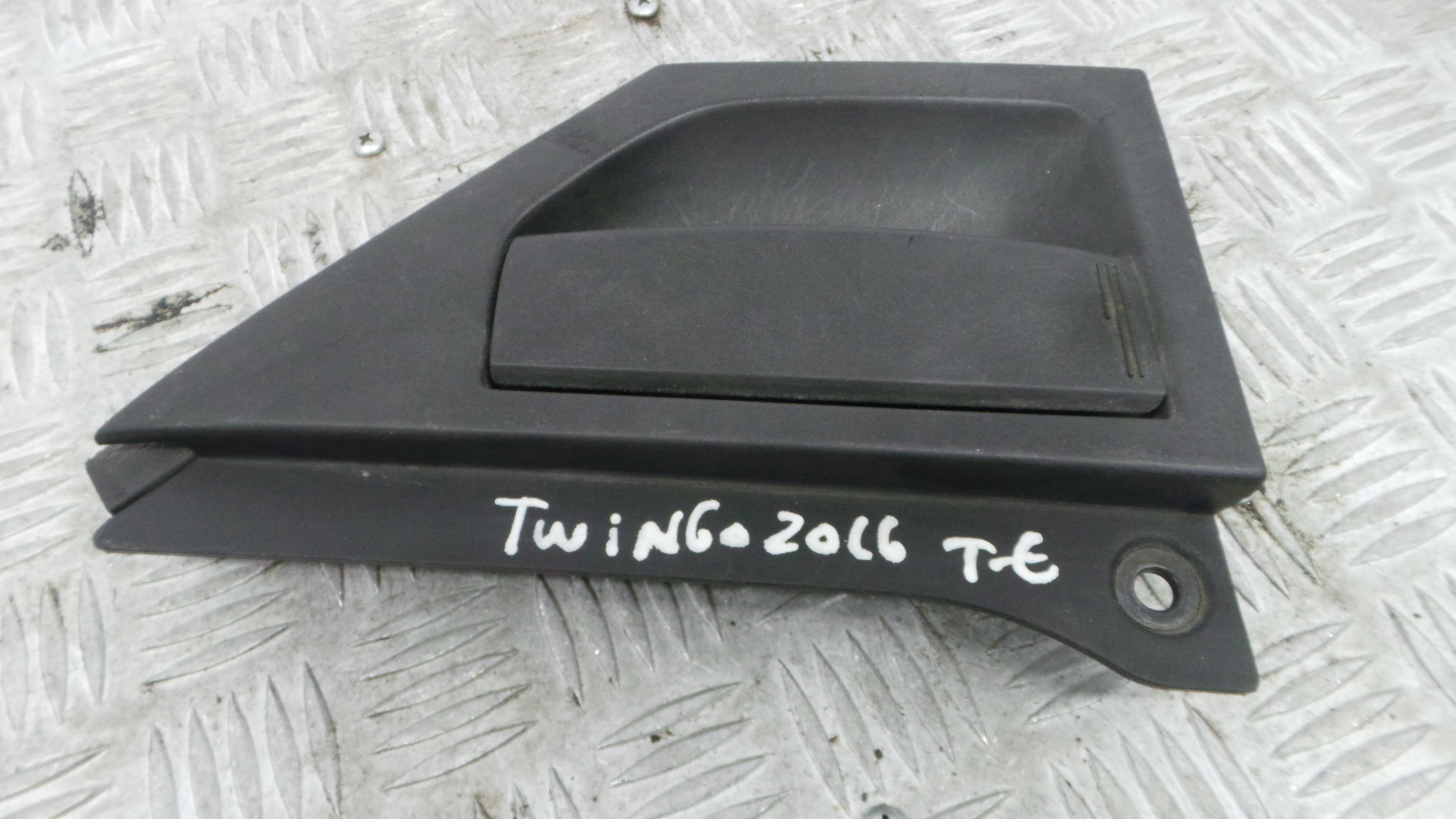 Puxador Exterior Trás esquerdo 826067397R - RENAULT TWINGO III (BCM_, BCA_)-37138934