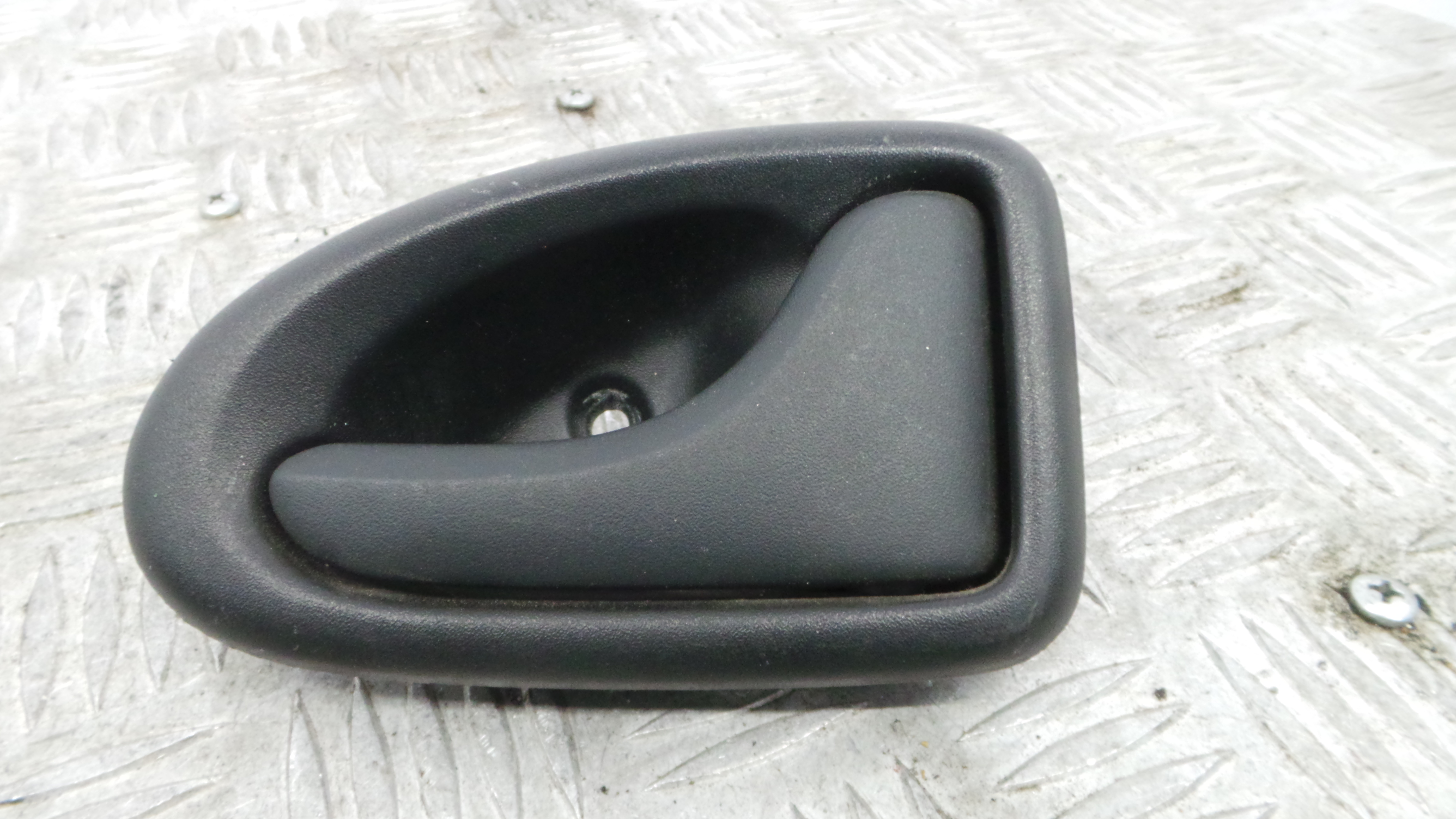 Puxador Interior Traseiro Direita 7700830079 - RENAULT MEGANE I (BA0/1_)-37138943 Puxador Interior Traseiro Direita 7700830079 - RENAULT MEGANE I (BA0/1_)-37138943