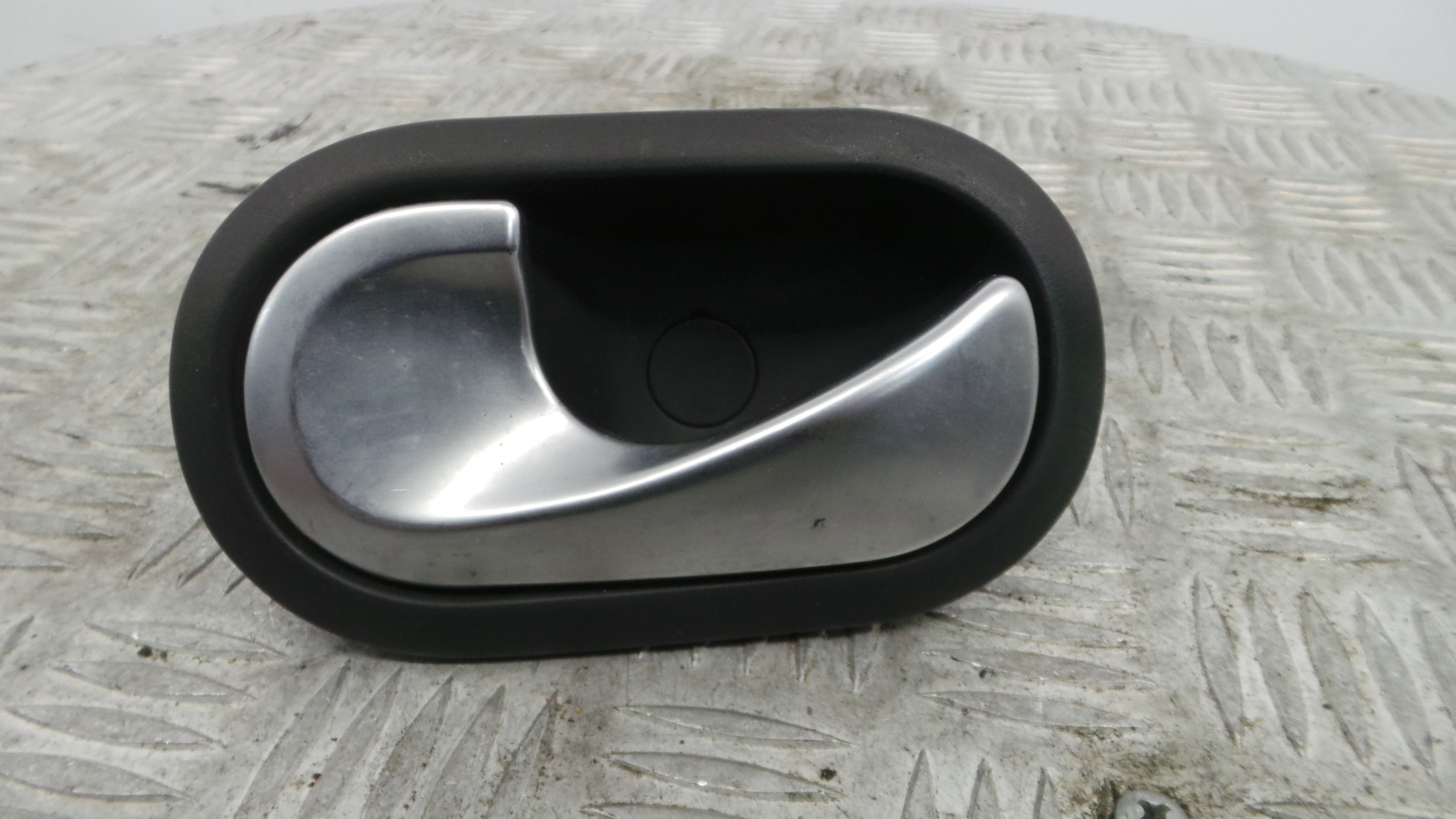 Puxador Interior Frente Esquerdo 310579 - RENAULT CLIO III (BR0/1, CR0/1)-37138958 Puxador Interior Frente Esquerdo 310579 - RENAULT CLIO III (BR0/1, CR0/1)-37138958