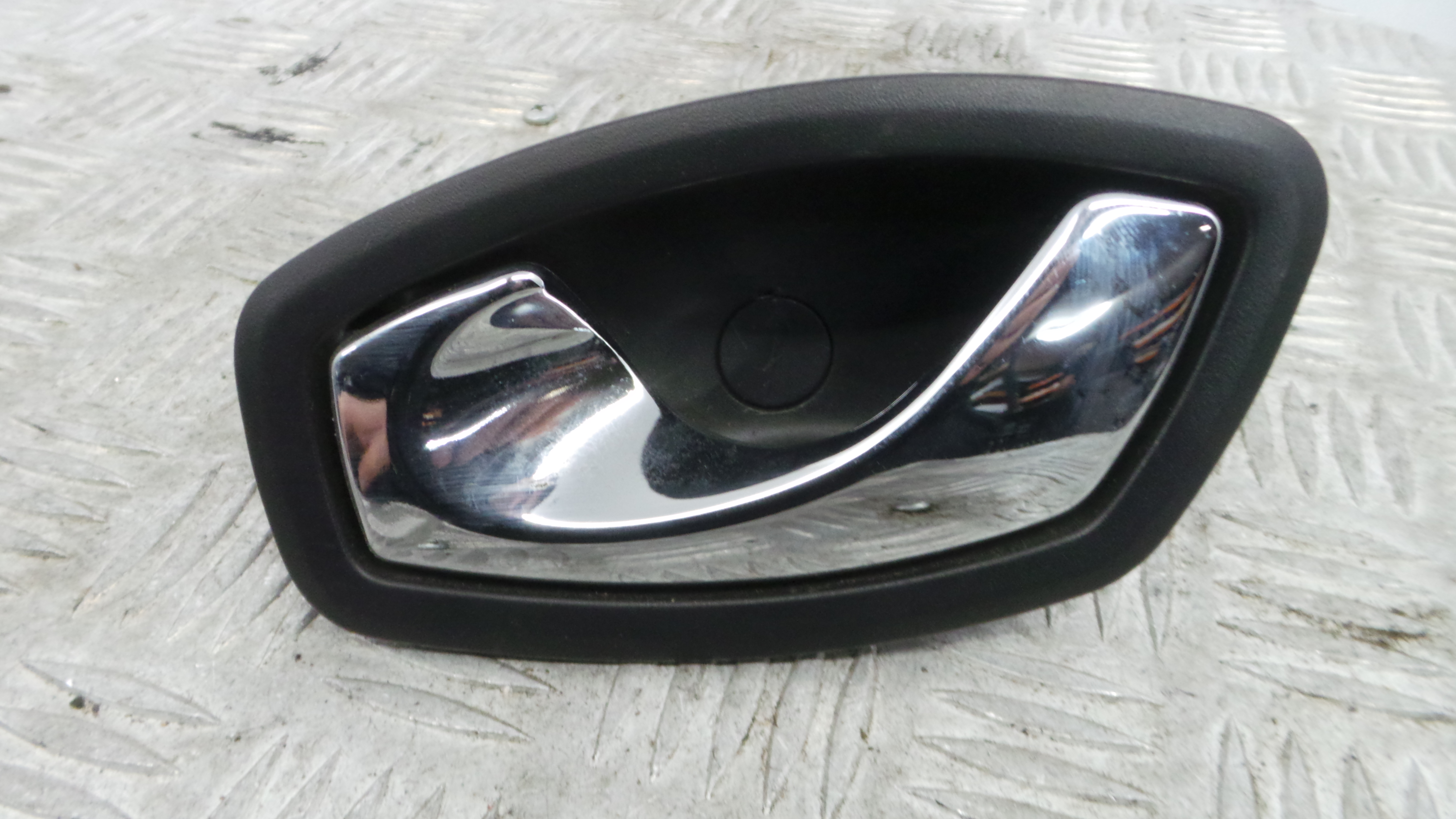 Puxador Interior Frente Esquerdo 826730001R - RENAULT CLIO IV (BH_)-37139105 Puxador Interior Frente Esquerdo 826730001R - RENAULT CLIO IV (BH_)-37139105