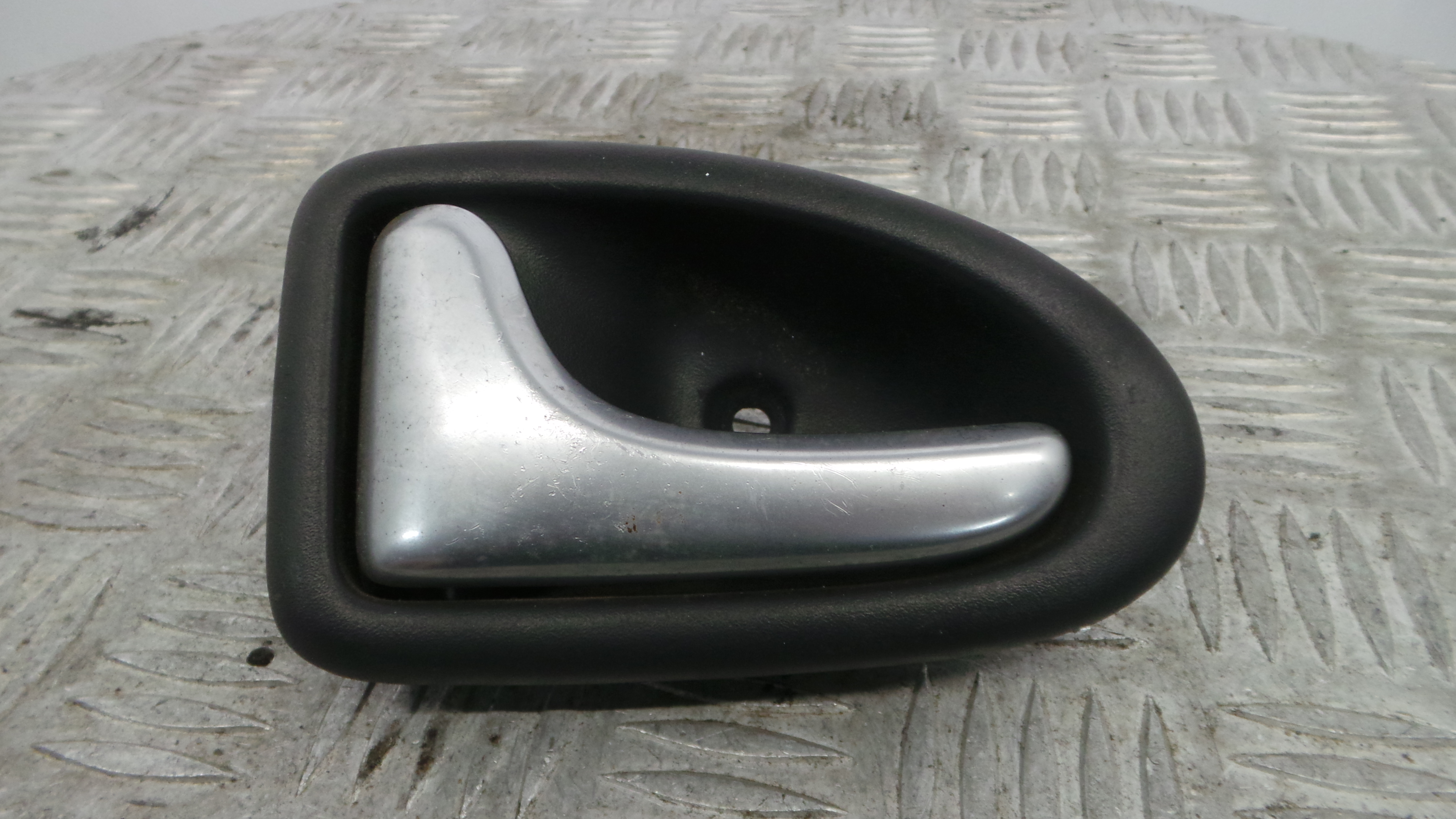 Puxador Interior Traseiro Esquerdo  7700423887 - RENAULT CLIO II (BB_, CB_), CLIO Mk II (BB_, CB_)-37139114