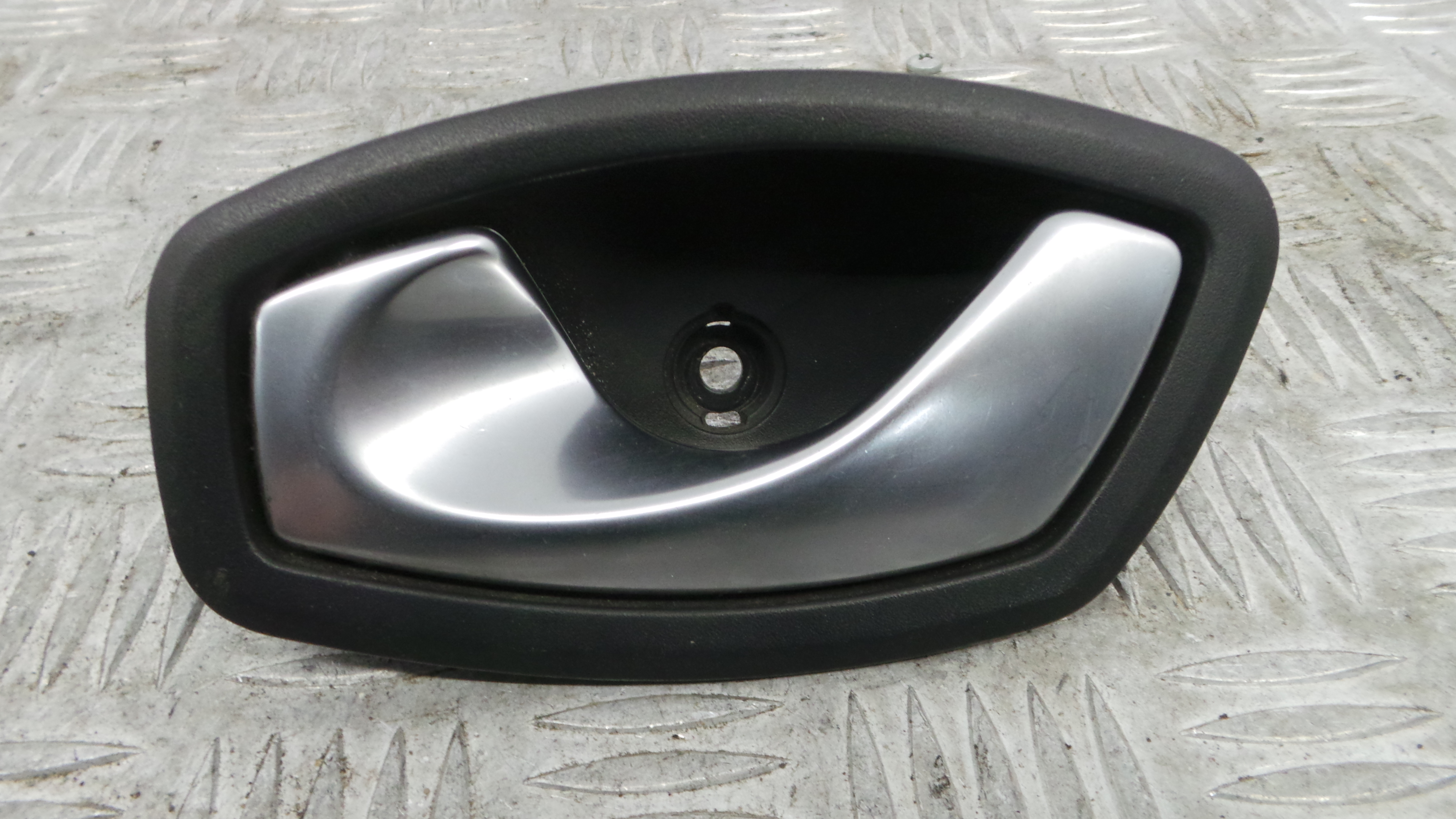 Puxador Interior Frente Esquerdo 826730001R - RENAULT MEGANE III Hatchback (BZ0/1_, B3_)-37139120 Puxador Interior Frente Esquerdo 826730001R - RENAULT MEGANE III Hatchback (BZ0/1_, B3_)-37139120