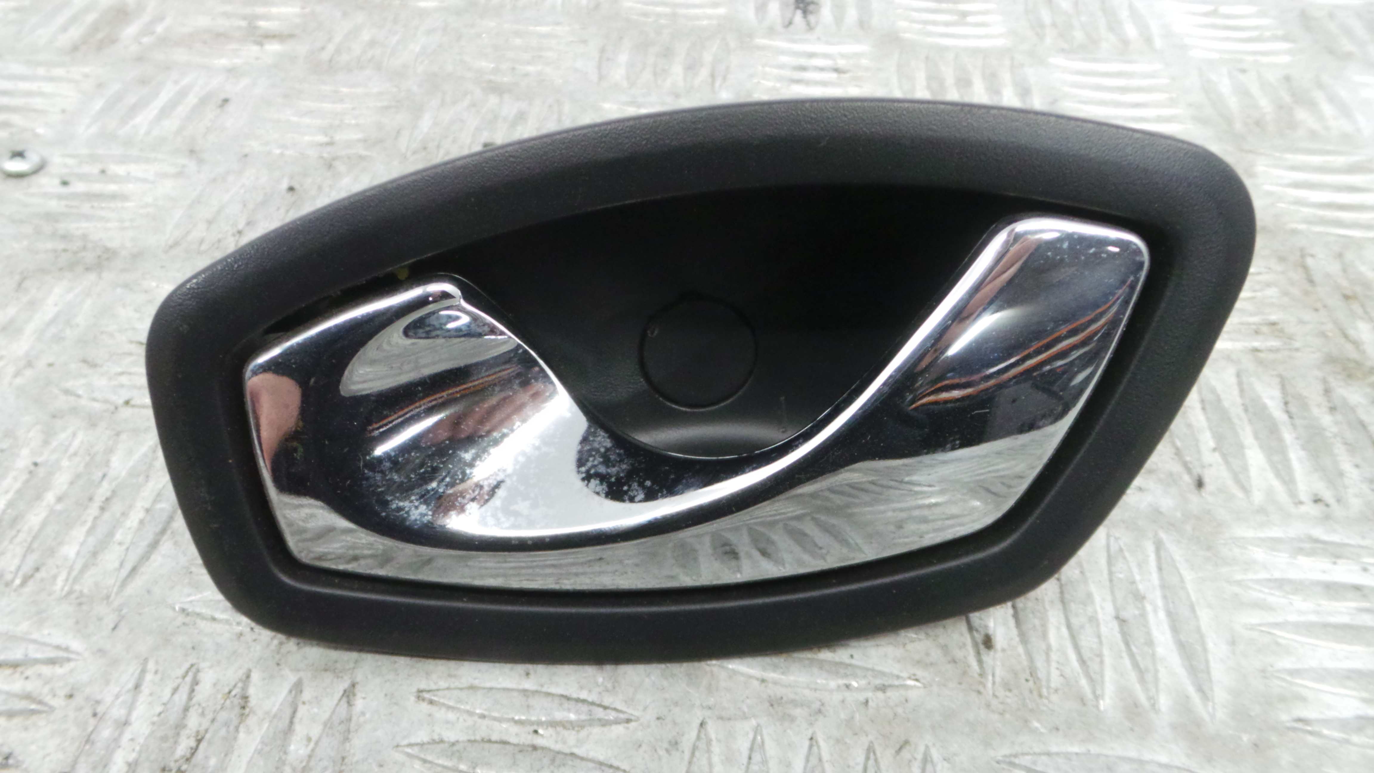 Puxador Interior Traseiro Esquerdo  826730001R - RENAULT MEGANE III Hatchback (BZ0/1_, B3_)-37139123
