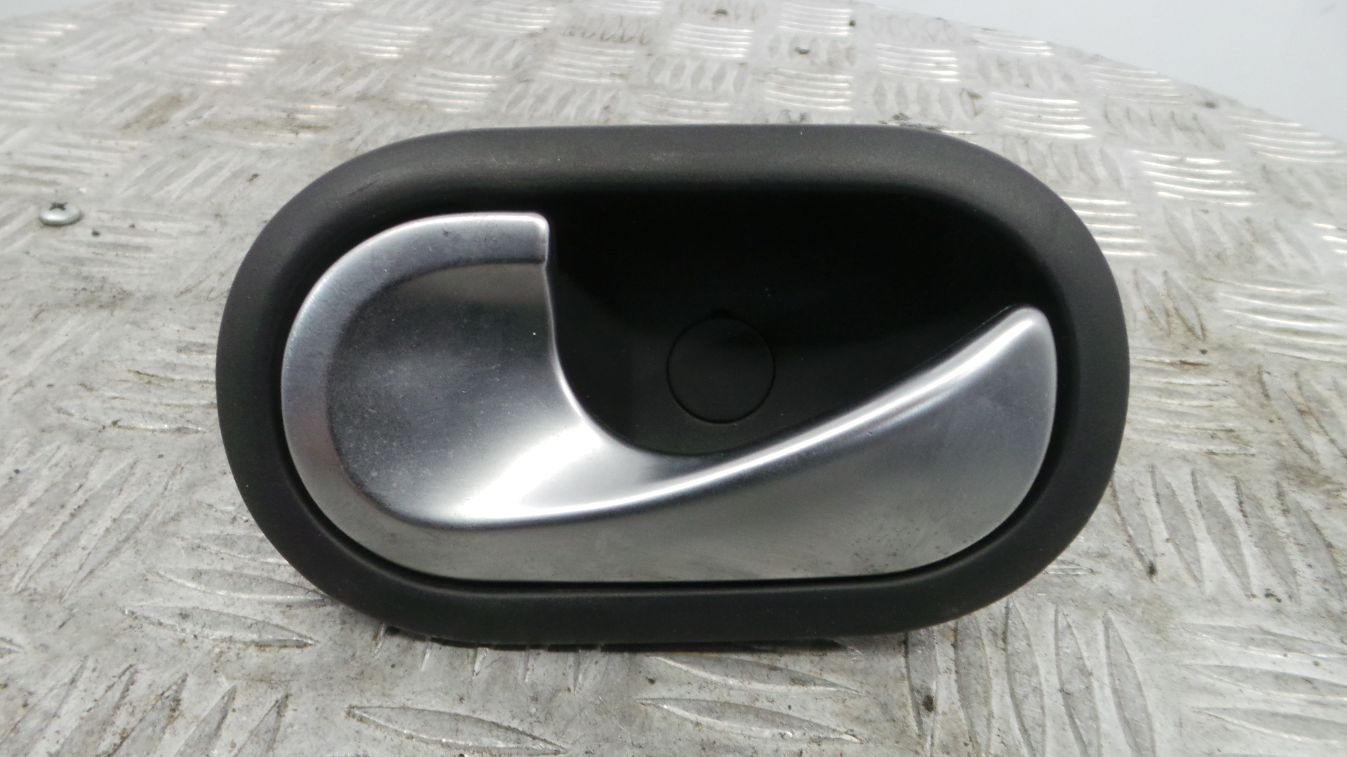Puxador Interior Frente Esquerdo 310579 - RENAULT CLIO III (BR0/1, CR0/1)-37139176 Puxador Interior Frente Esquerdo 310579 - RENAULT CLIO III (BR0/1, CR0/1)-37139176