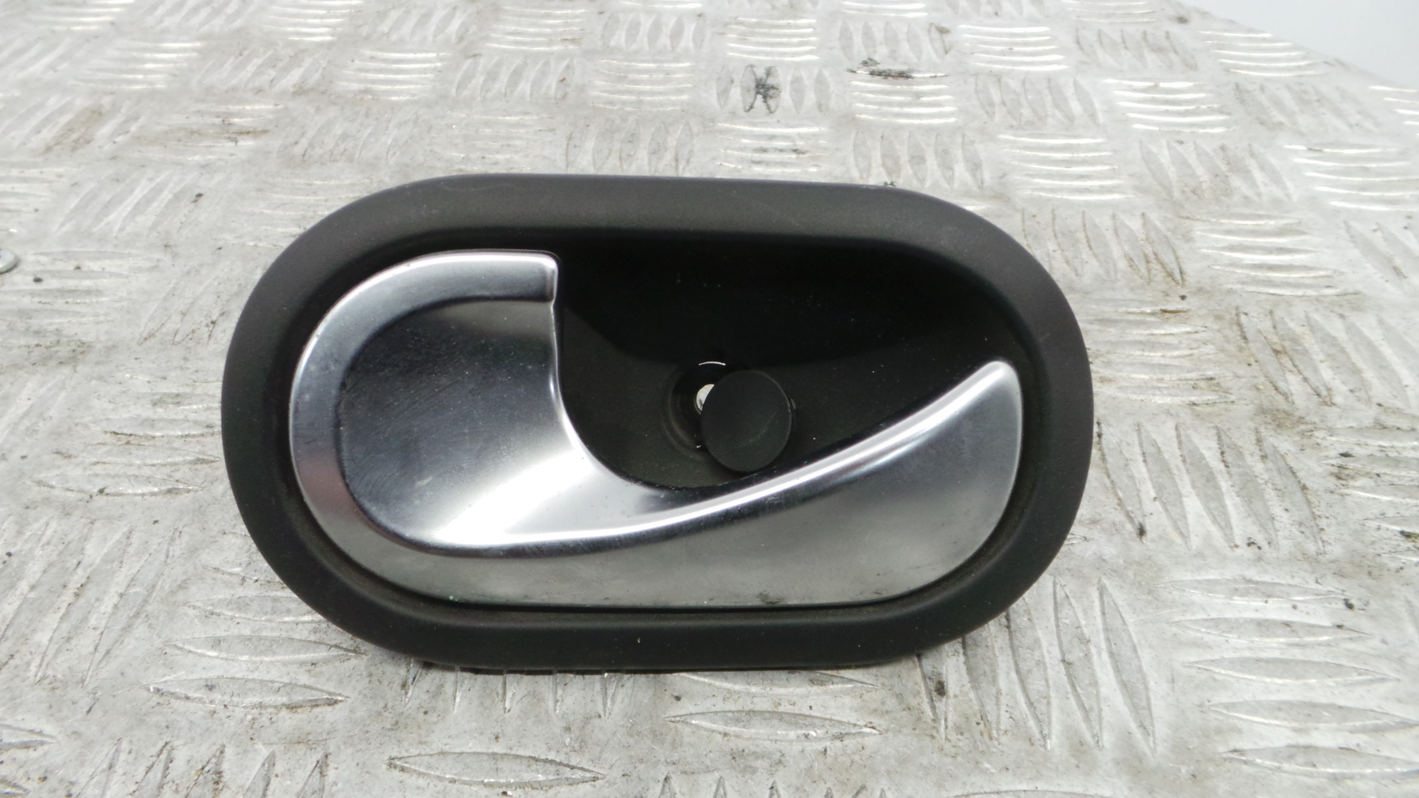 Puxador Interior Traseiro Esquerdo  310579 - RENAULT TWINGO III (BCM_, BCA_)-37139179