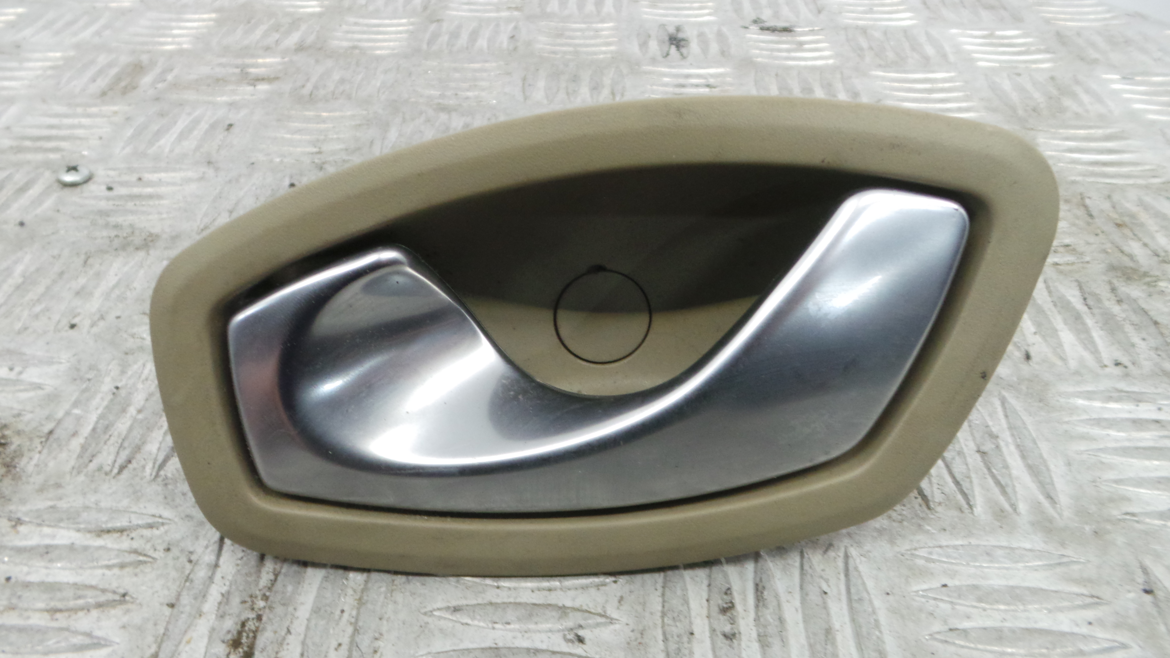 Puxador Interior Frente Esquerdo 826730001R - RENAULT MEGANE III Hatchback (BZ0/1_, B3_)-37139182 Puxador Interior Frente Esquerdo 826730001R - RENAULT MEGANE III Hatchback (BZ0/1_, B3_)-37139182