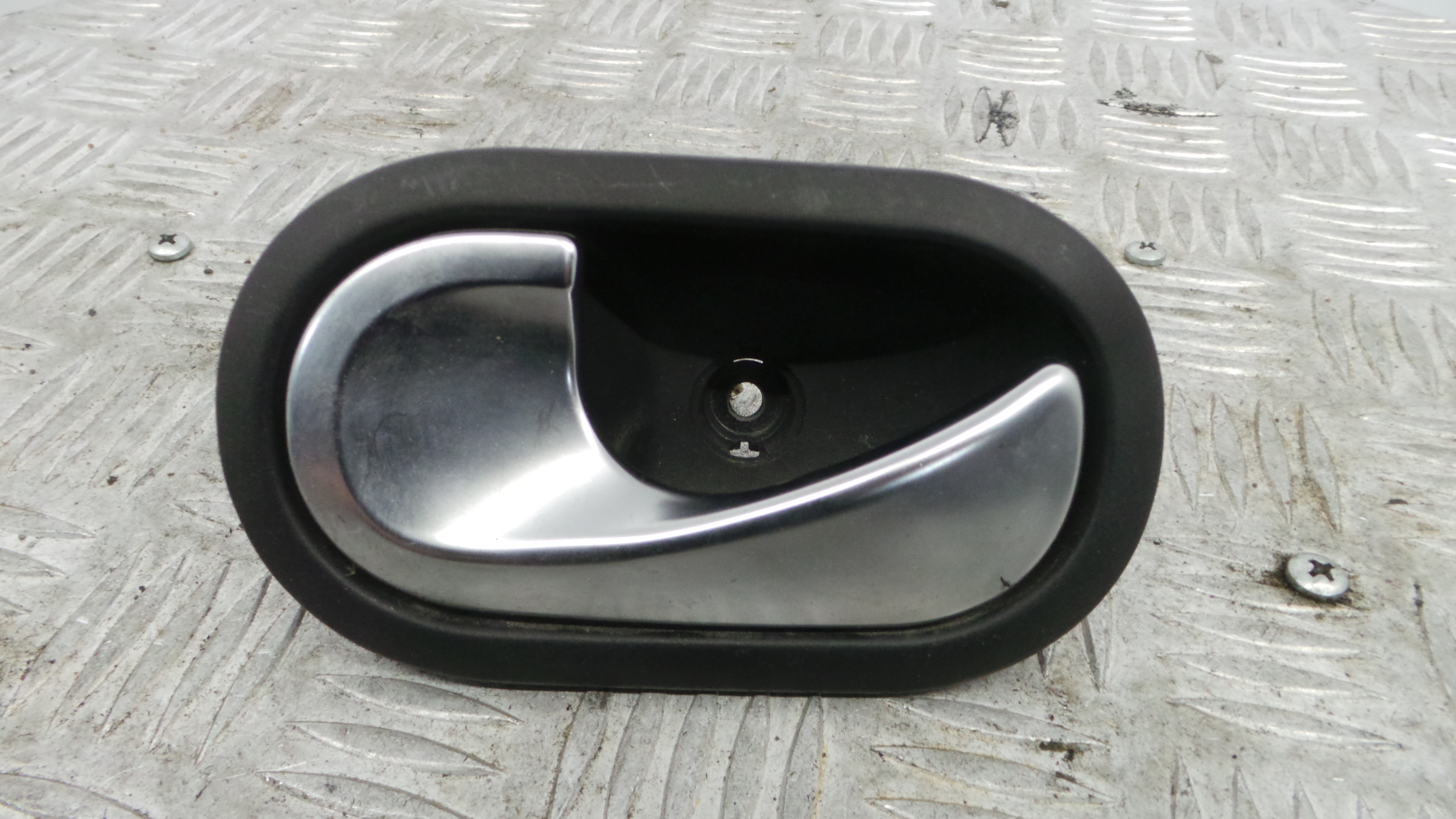 Puxador Interior Frente Esquerdo 310579 - RENAULT TWINGO III (BCM_, BCA_)-37139191 Puxador Interior Frente Esquerdo 310579 - RENAULT TWINGO III (BCM_, BCA_)-37139191