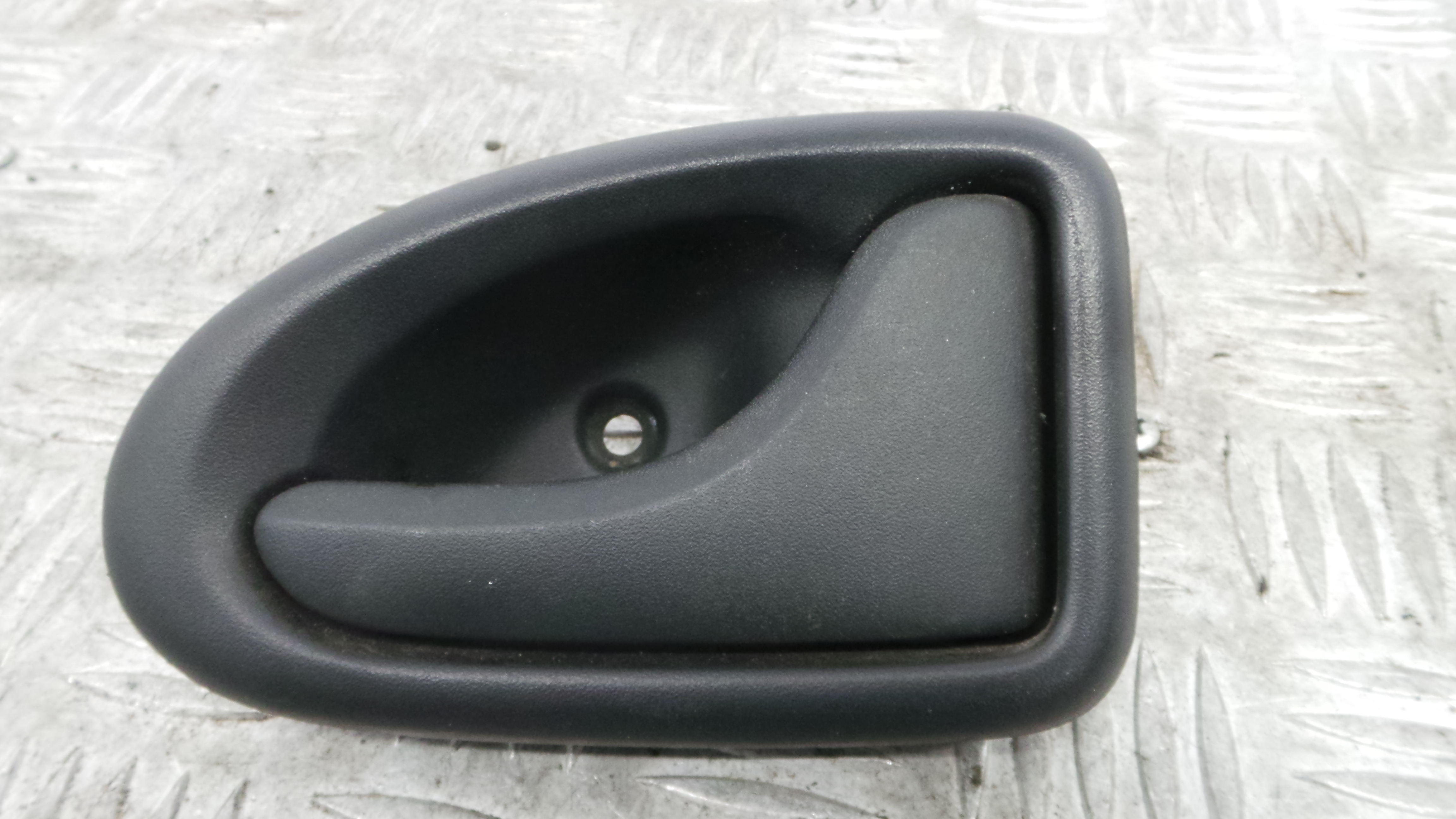 Puxador Interior Traseiro Direita 7700830079 - RENAULT MEGANE I (BA0/1_)-37139203 Puxador Interior Traseiro Direita 7700830079 - RENAULT MEGANE I (BA0/1_)-37139203