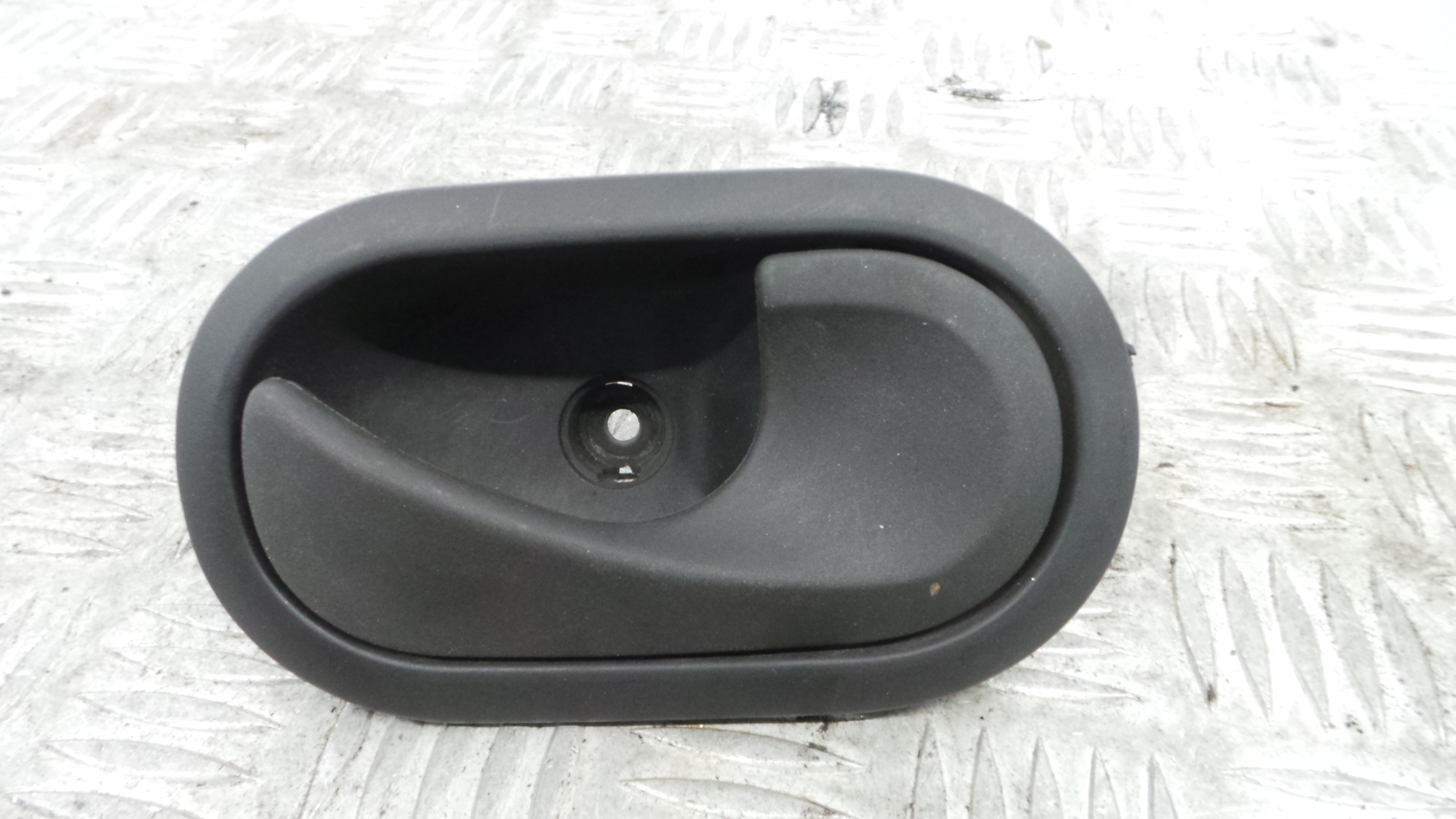 Puxador Interior Traseiro Direita 310580 - RENAULT CLIO III (BR0/1, CR0/1)-37139206 Puxador Interior Traseiro Direita 310580 - RENAULT CLIO III (BR0/1, CR0/1)-37139206