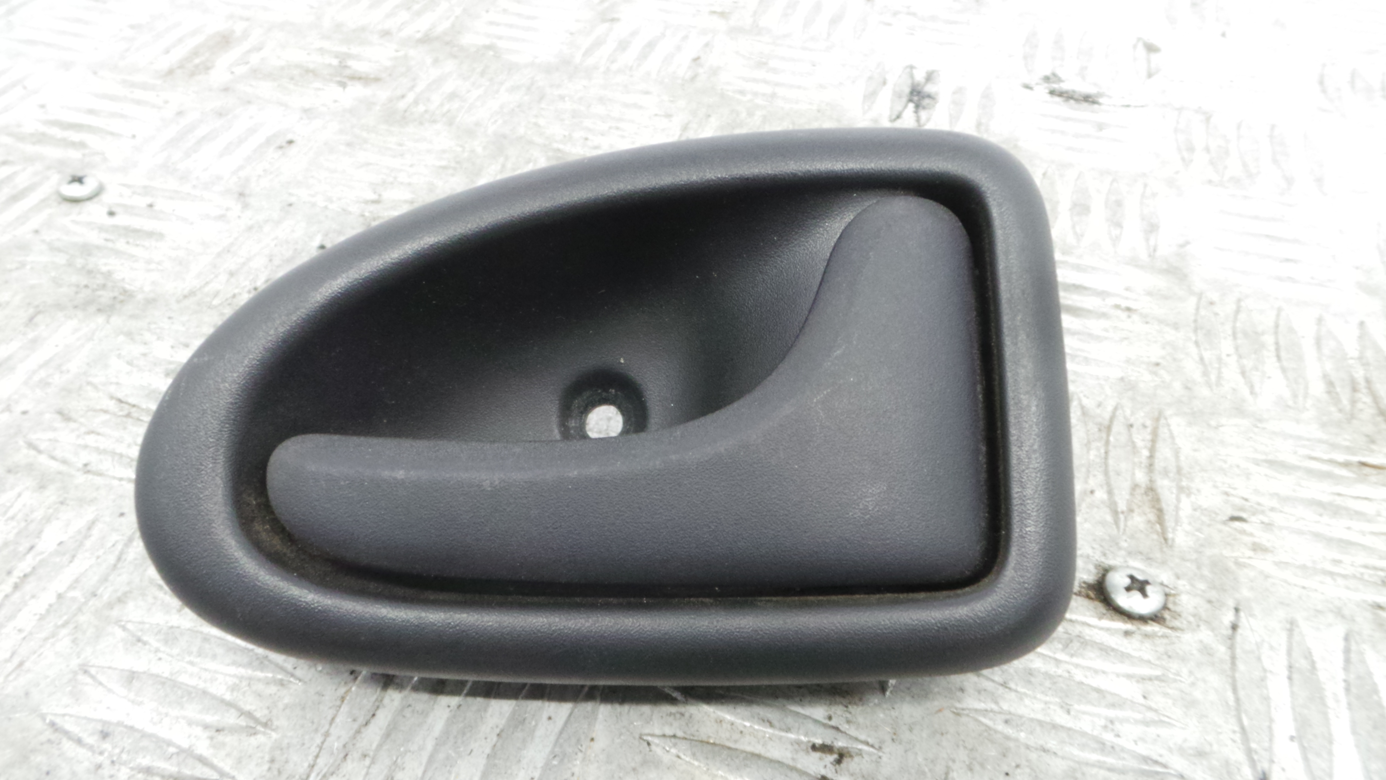 Puxador Interior Frente Direita 8200028995 - RENAULT CLIO II (BB_, CB_), CLIO Mk II (BB_, CB_)-37139212 Puxador Interior Frente Direita 8200028995 - RENAULT CLIO II (BB_, CB_), CLIO Mk II (BB_, CB_)-37139212