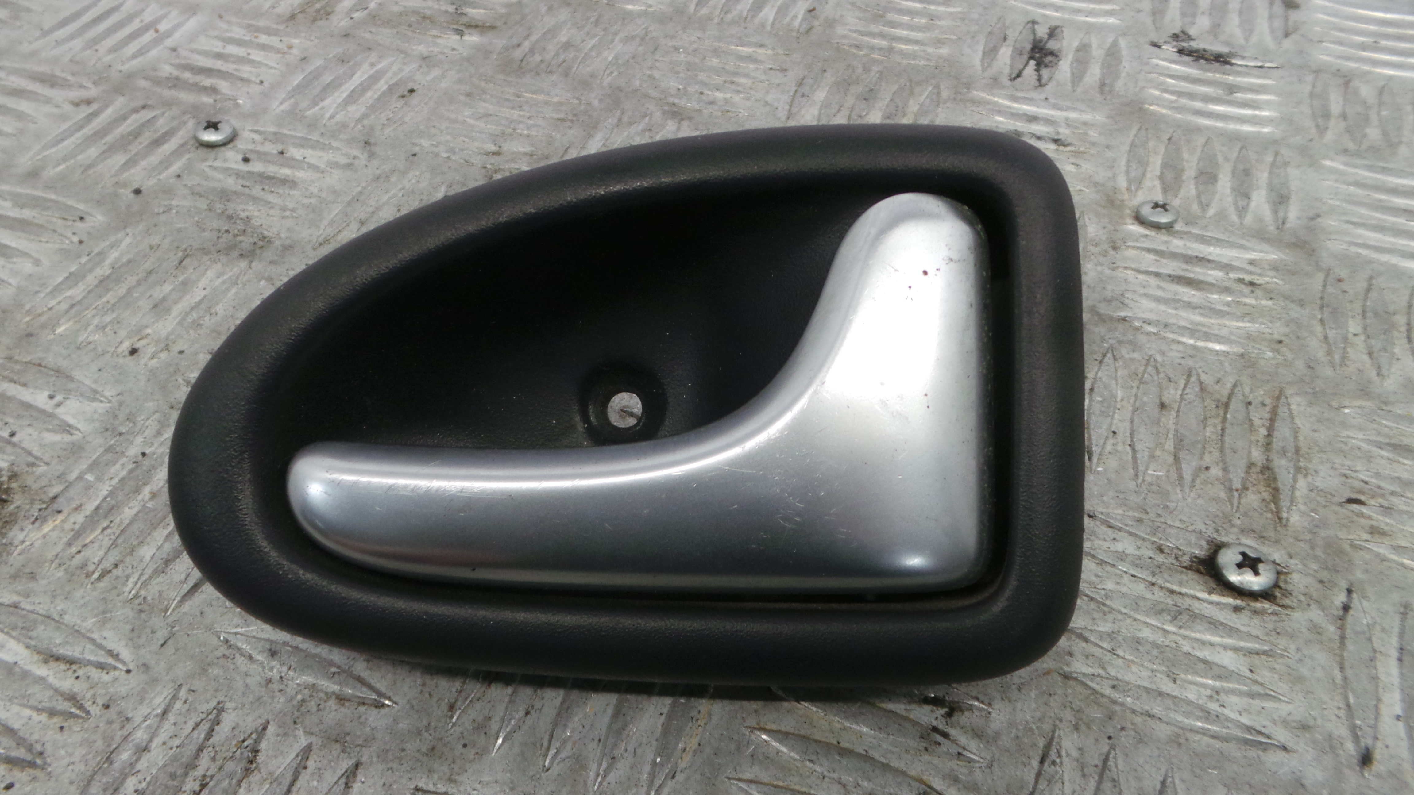 Puxador Interior Traseiro Direita 7700423888 - RENAULT CLIO II (BB_, CB_), CLIO Mk II (BB_, CB_)-37139218 Puxador Interior Traseiro Direita 7700423888 - RENAULT CLIO II (BB_, CB_), CLIO Mk II (BB_, CB_)-37139218