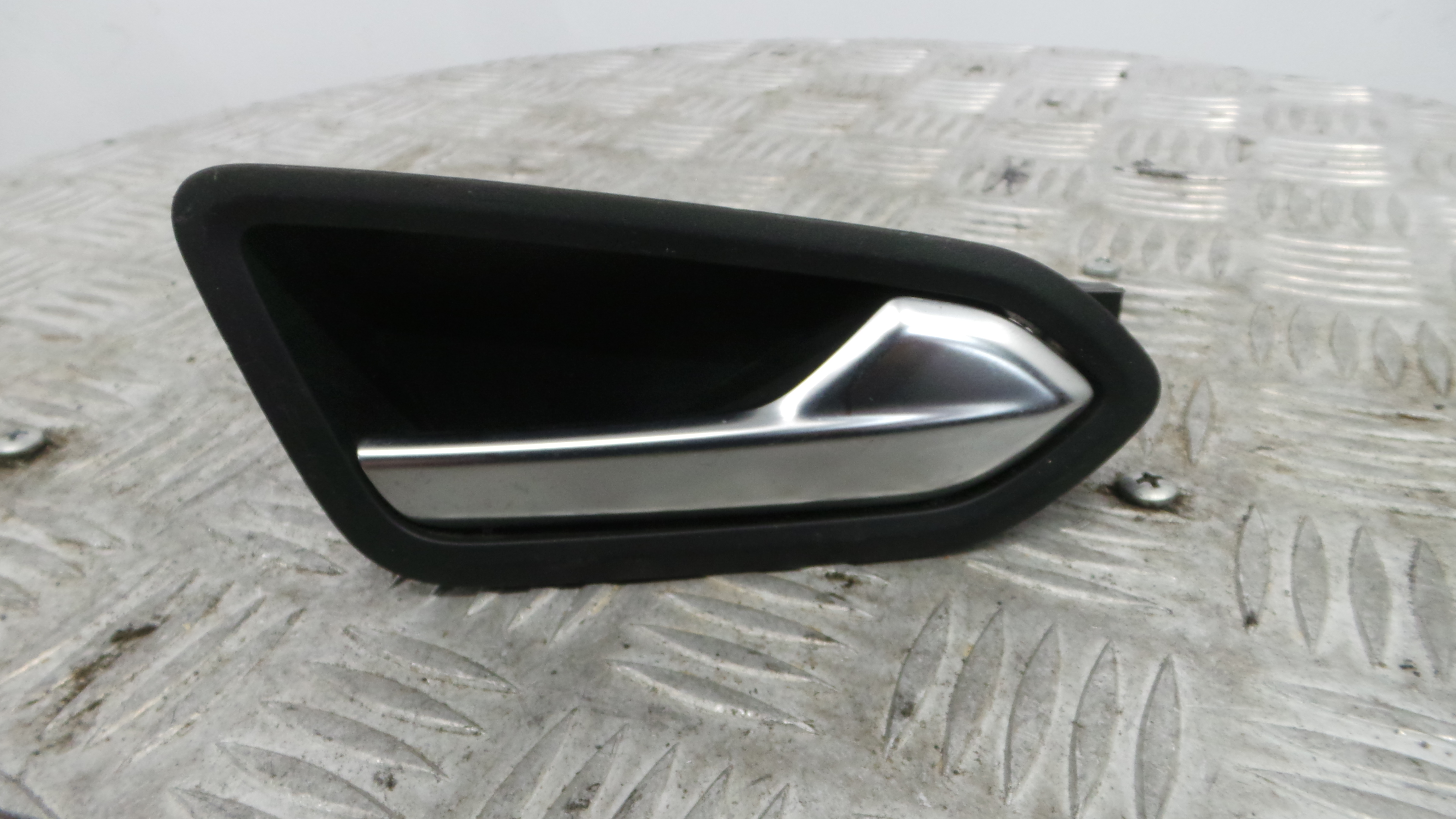 Puxador Interior Frente Direita 826721378R - RENAULT CLIO V (B7_)-37139227 Puxador Interior Frente Direita 826721378R - RENAULT CLIO V (B7_)-37139227