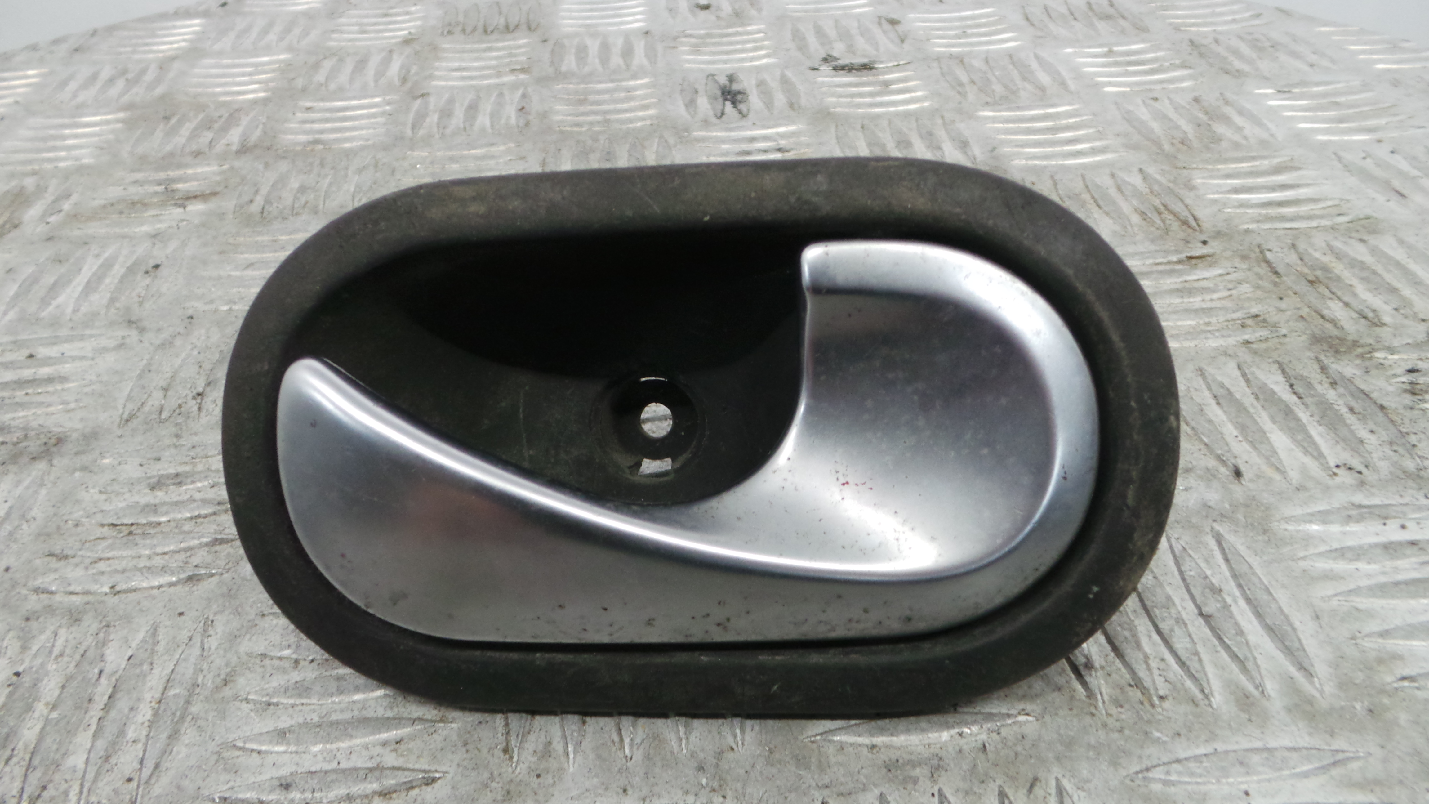 Puxador Interior Traseiro Direita 8200028486 - RENAULT SCÉNIC I VAN (FA0_, JA0/1_)-37139302 Puxador Interior Traseiro Direita 8200028486 - RENAULT SCÉNIC I VAN (FA0_, JA0/1_)-37139302