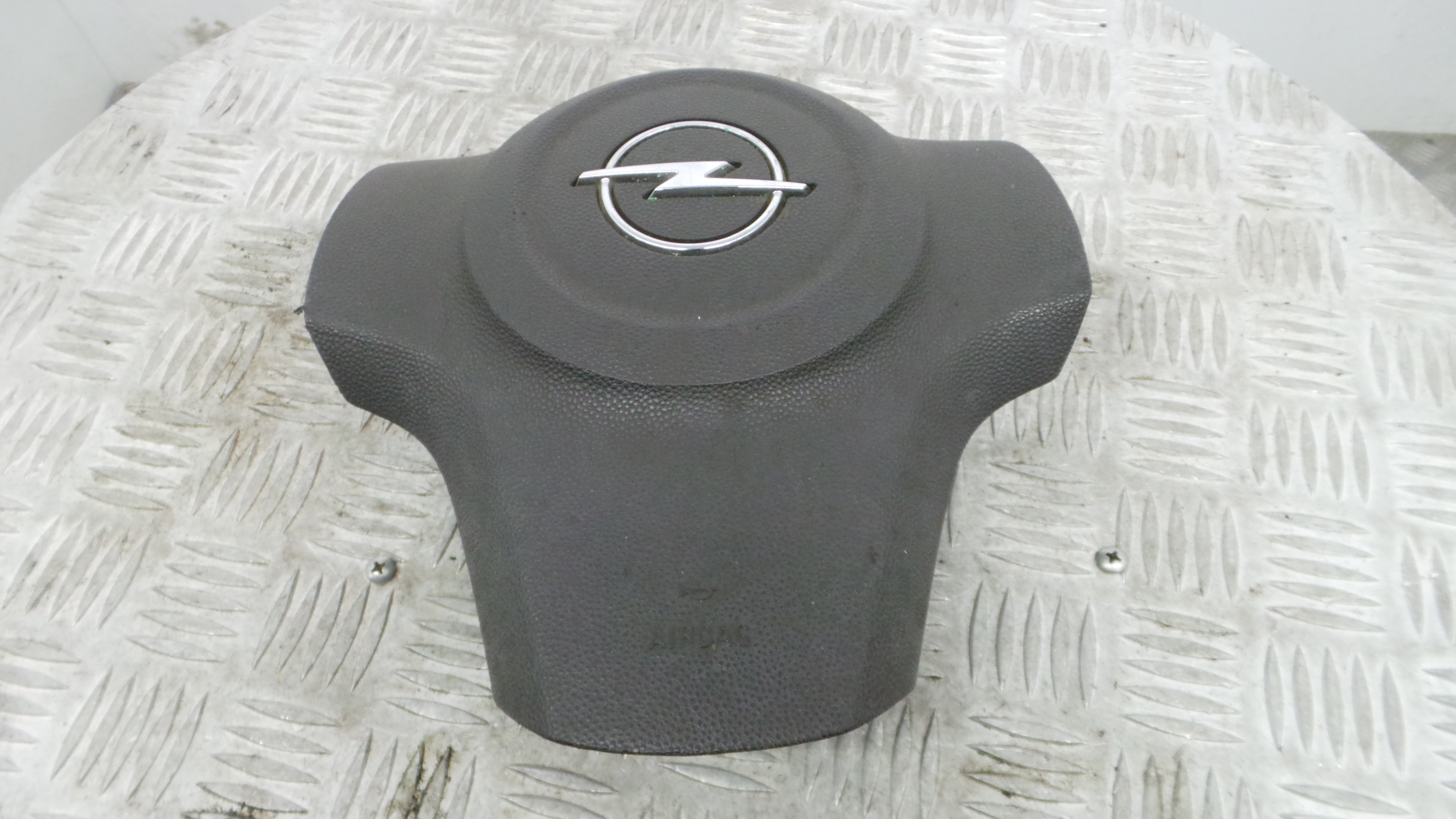 Airbag Volante 13235770 - OPEL CORSA D (S07)-37789271 Airbag Volante 13235770 - OPEL CORSA D (S07)-37789271