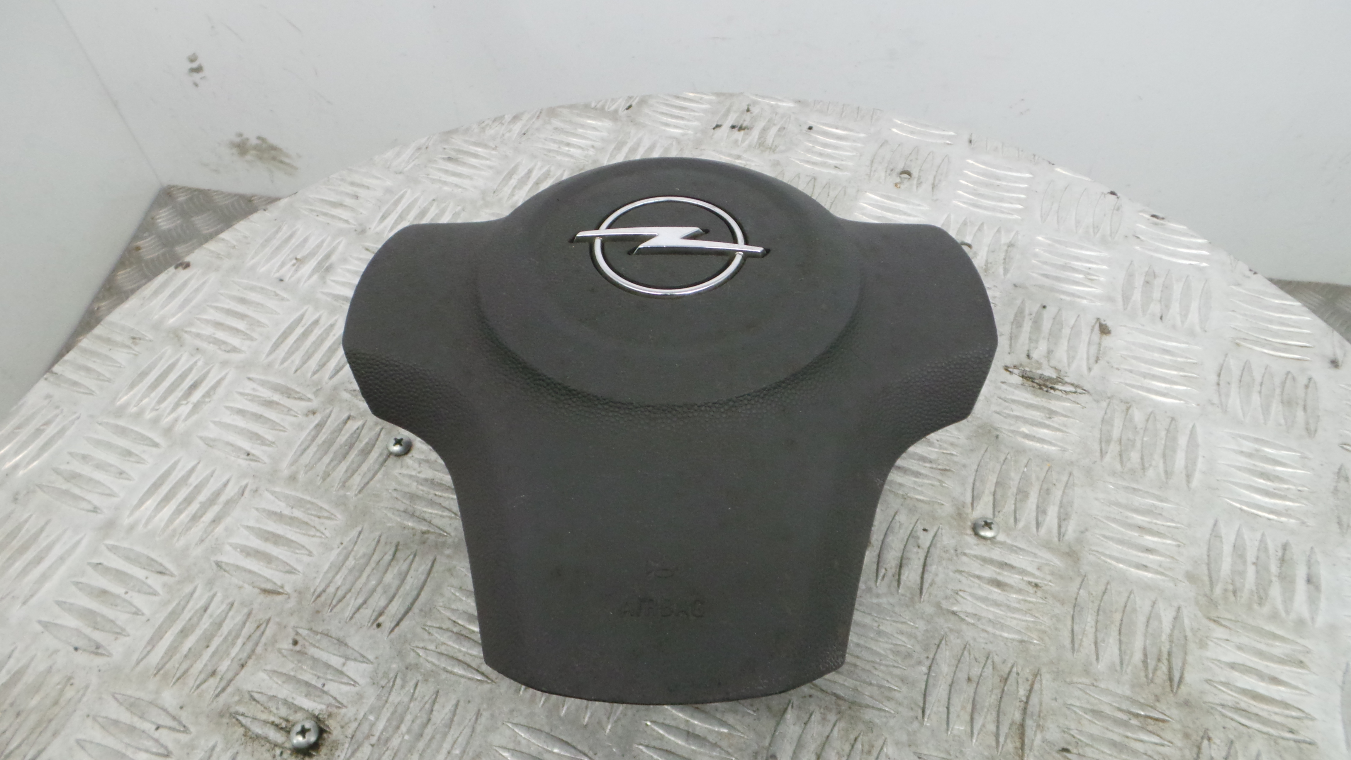Airbag Volante 13235770 - OPEL CORSA D (S07)-37789485 Airbag Volante 13235770 - OPEL CORSA D (S07)-37789485