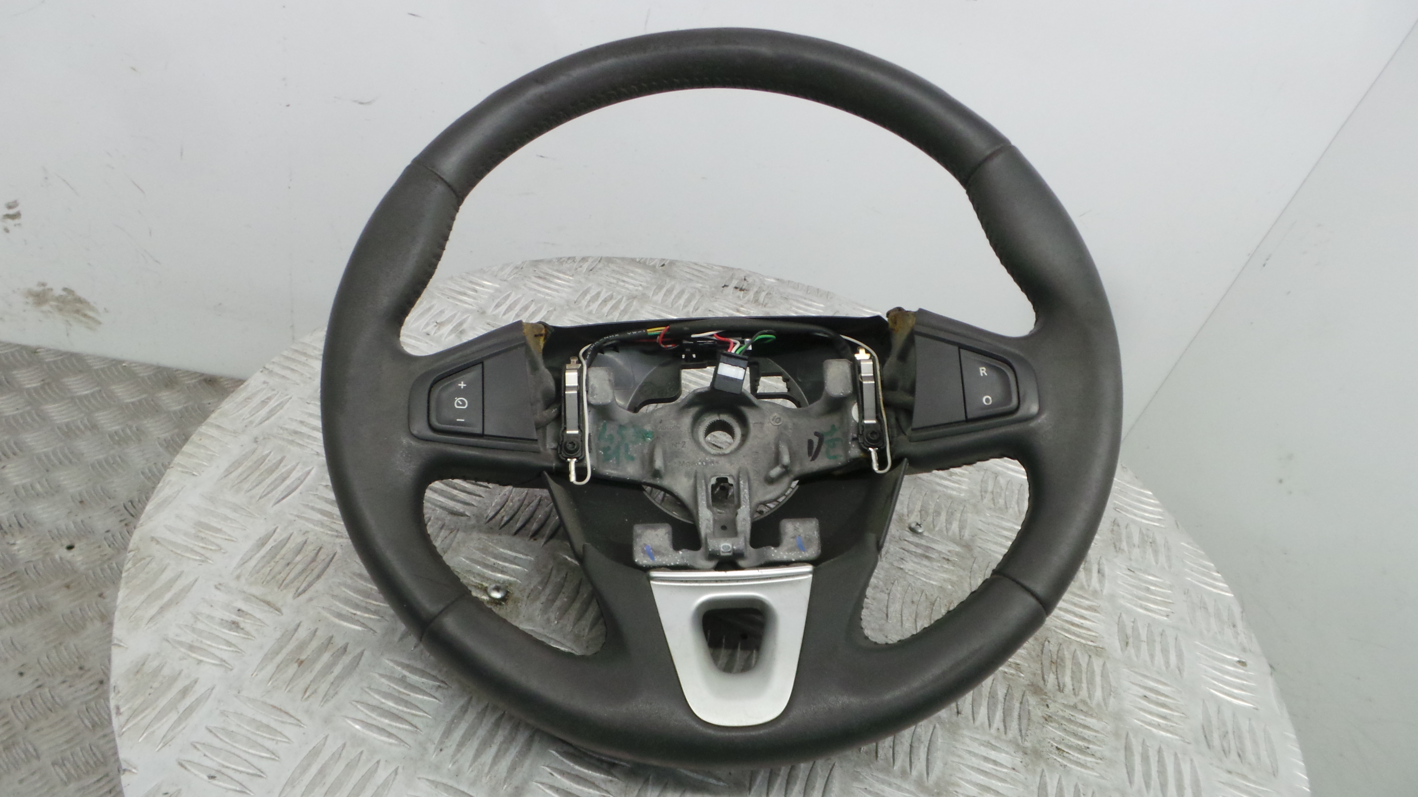 Volante 609581499 - RENAULT MEGANE III Hatchback (BZ0/1_, B3_)-37805328 Volante 609581499 - RENAULT MEGANE III Hatchback (BZ0/1_, B3_)-37805328