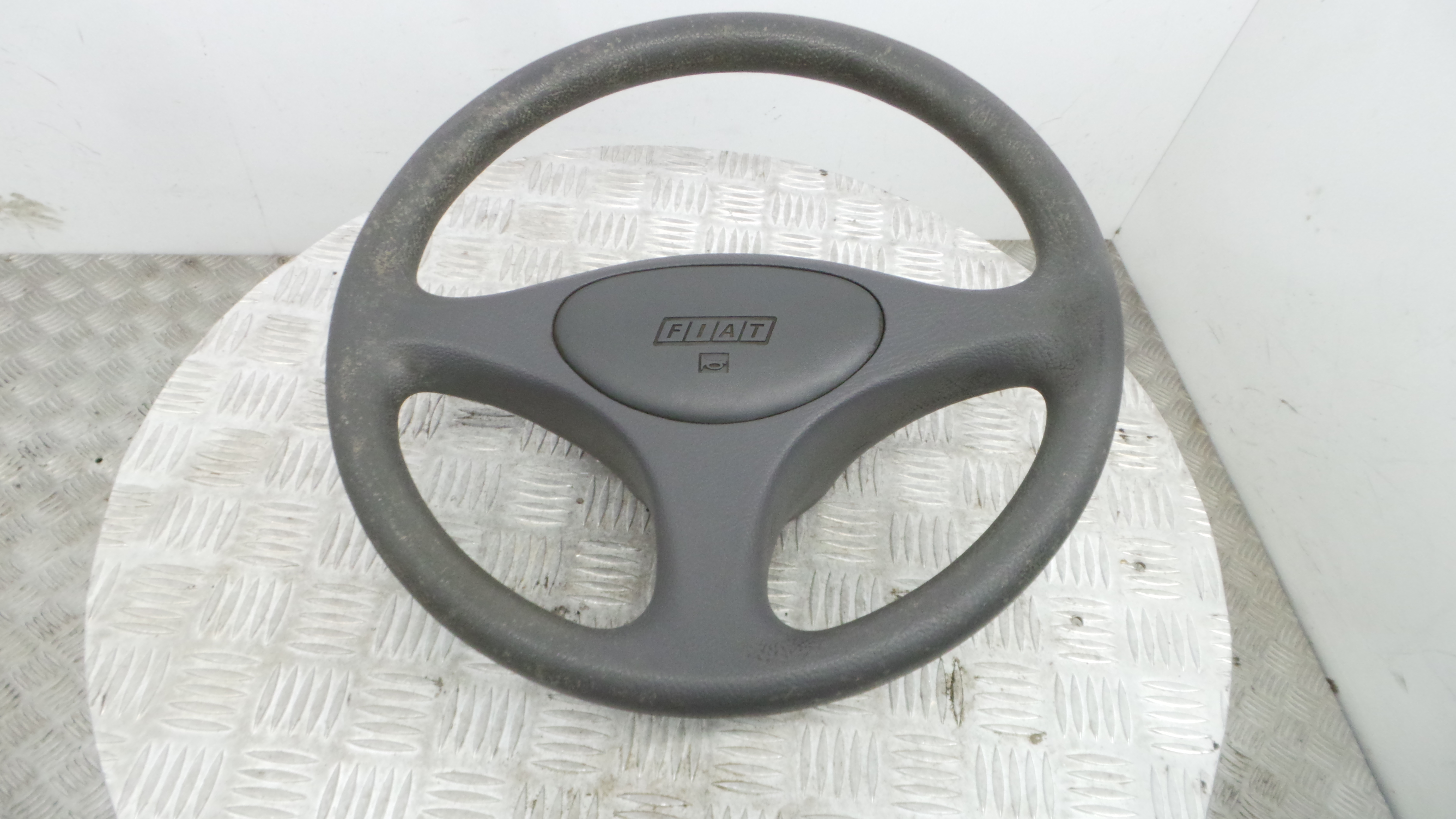 Volante 182931060 - FIAT PUNTO (176_)-37805363 Volante 182931060 - FIAT PUNTO (176_)-37805363