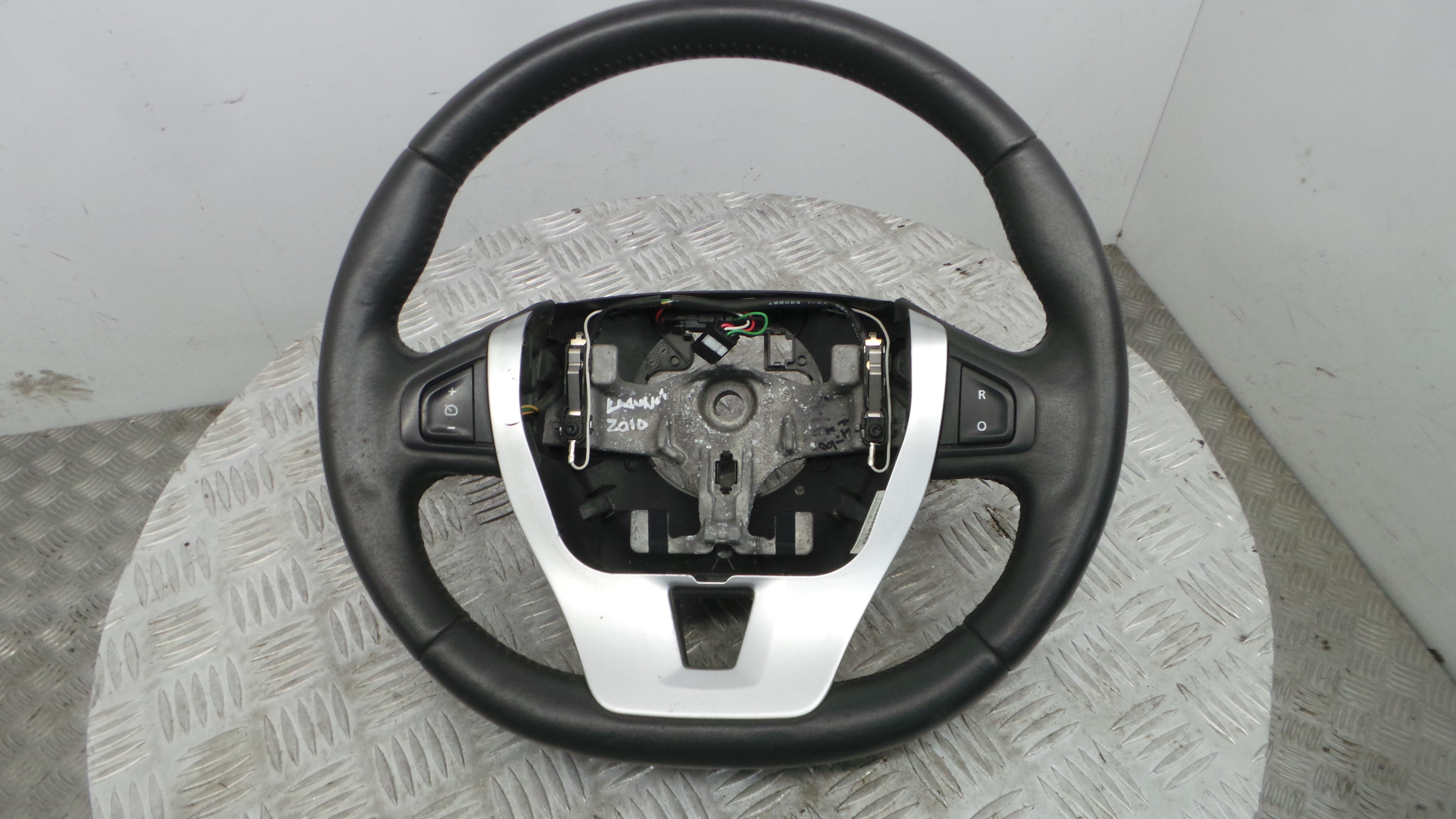 Volante 484300005R - RENAULT LAGUNA III (BT0/1)-37805690 Volante 484300005R - RENAULT LAGUNA III (BT0/1)-37805690