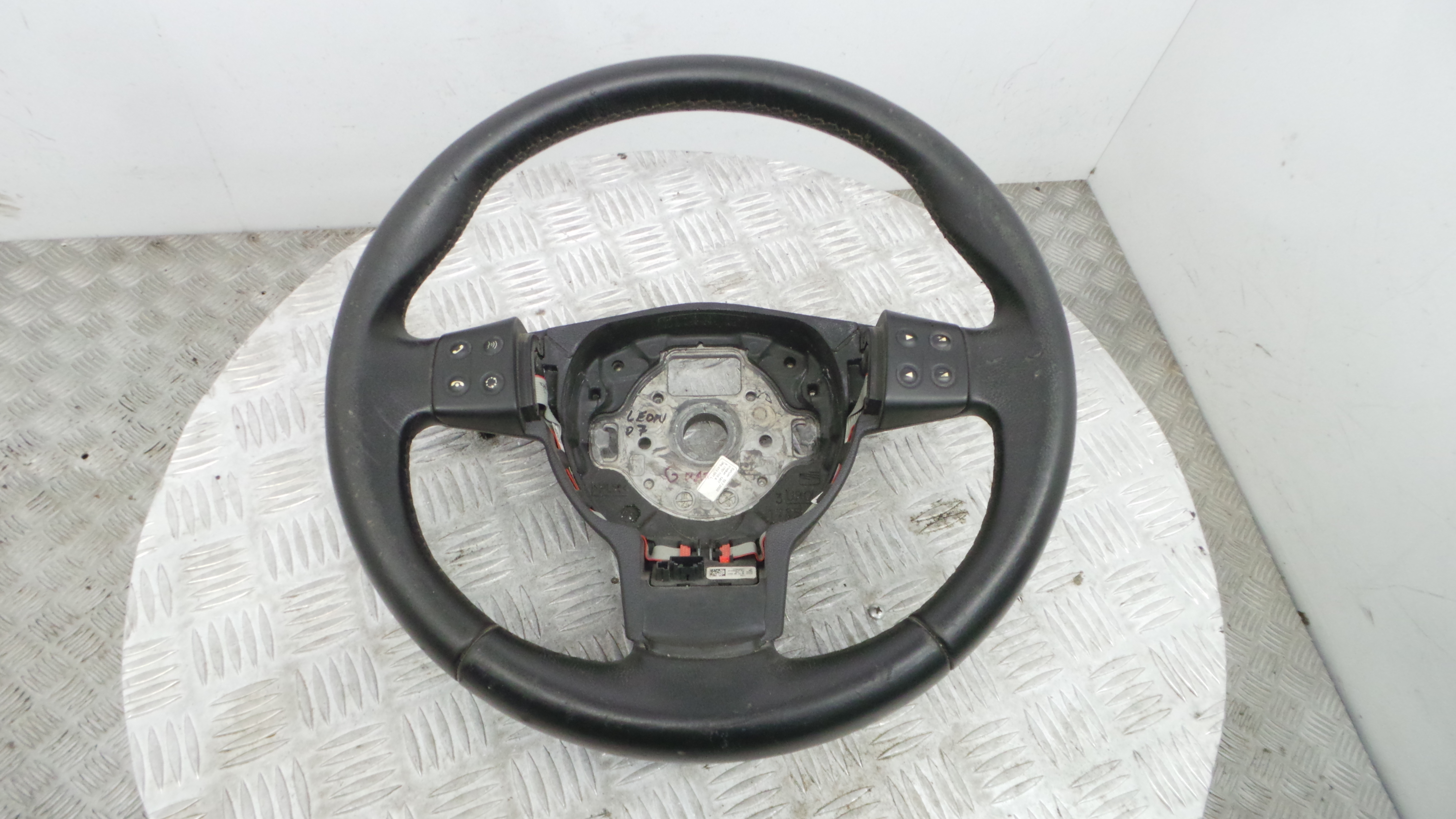 Volante 1P059537A - SEAT LEON (1P1)-37805719 Volante 1P059537A - SEAT LEON (1P1)-37805719