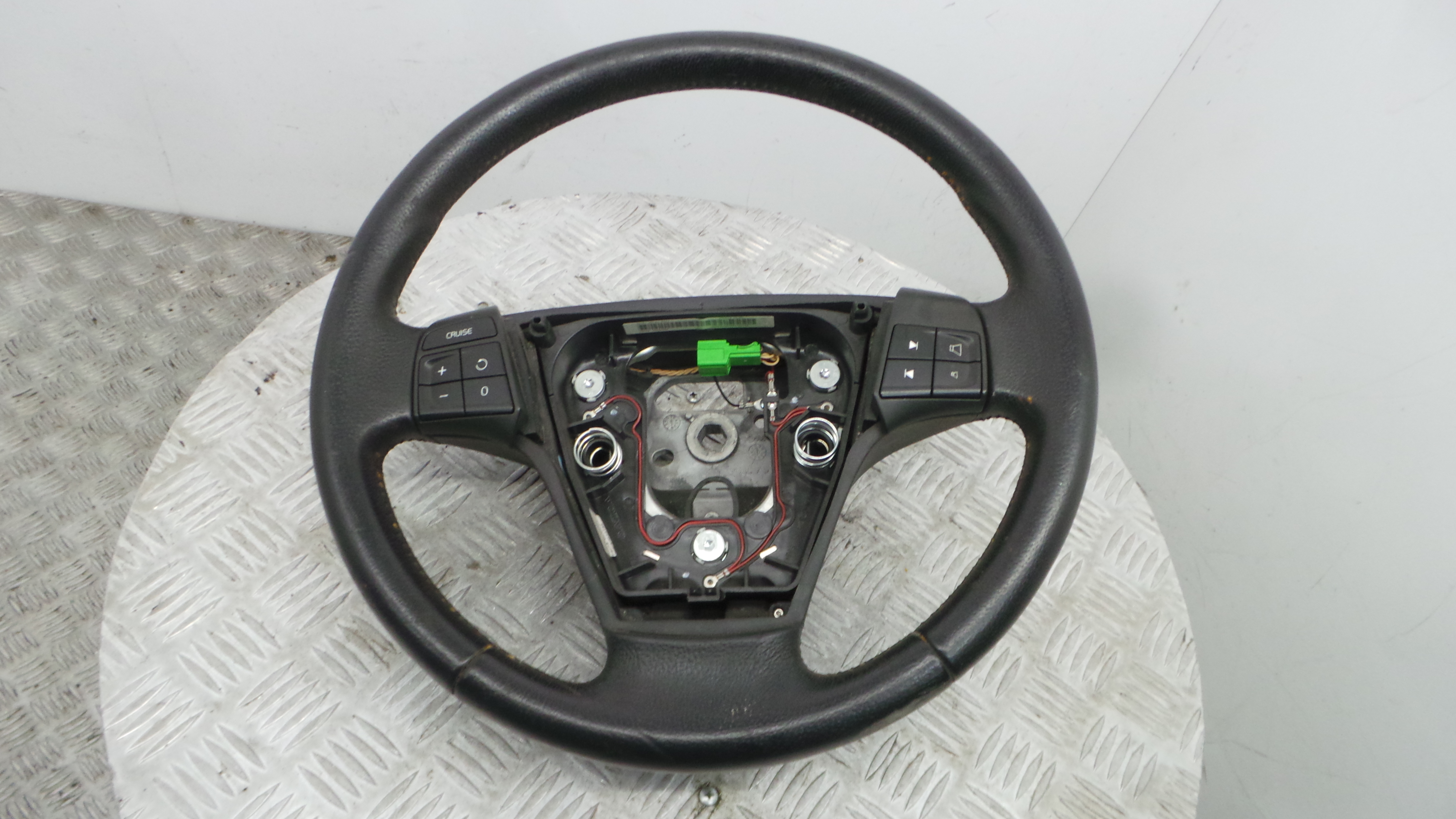 Volante 30764359 - VOLVO C30 (533)-37811124 Volante 30764359 - VOLVO C30 (533)-37811124